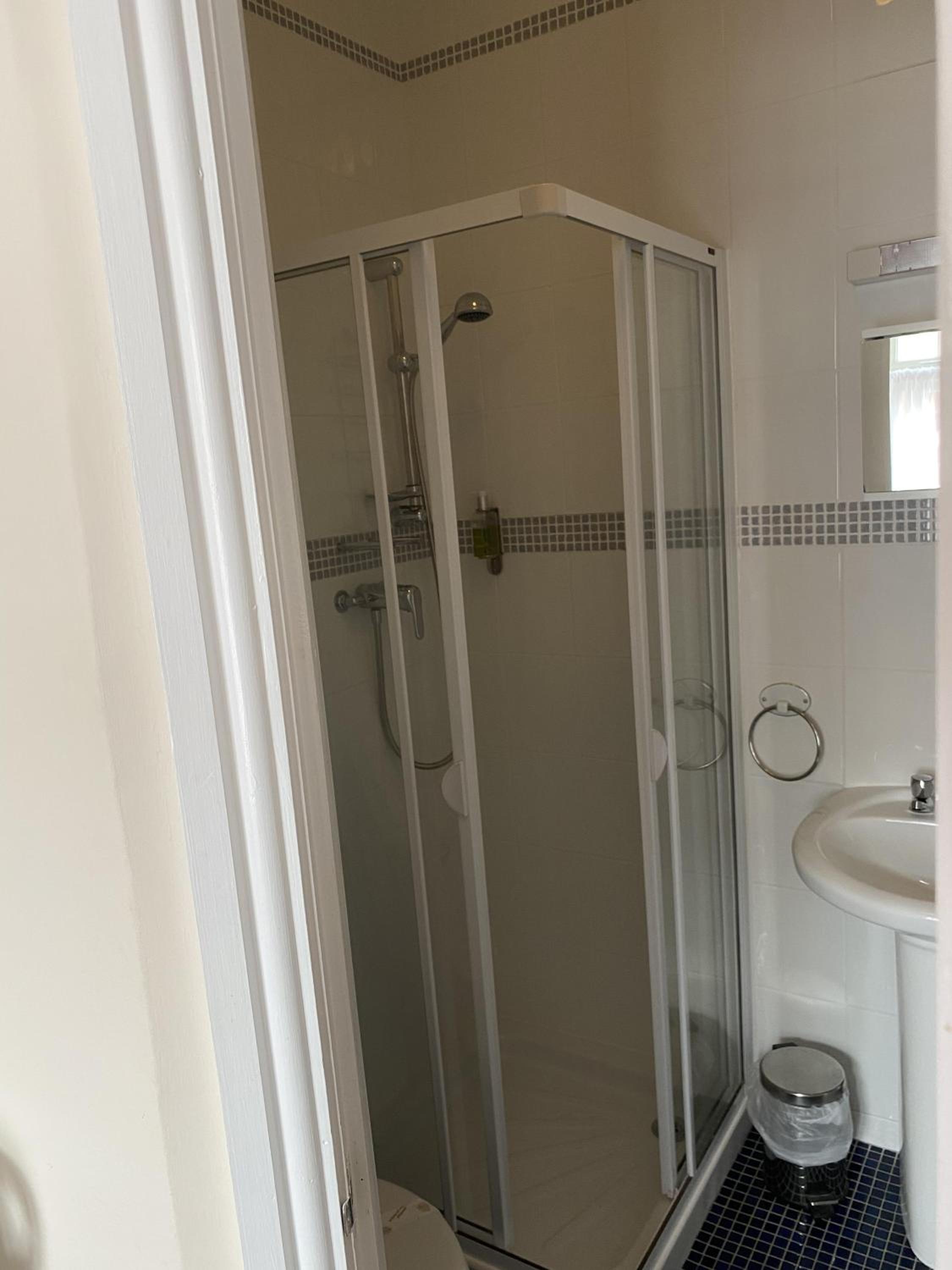 Small Single Room photo 3