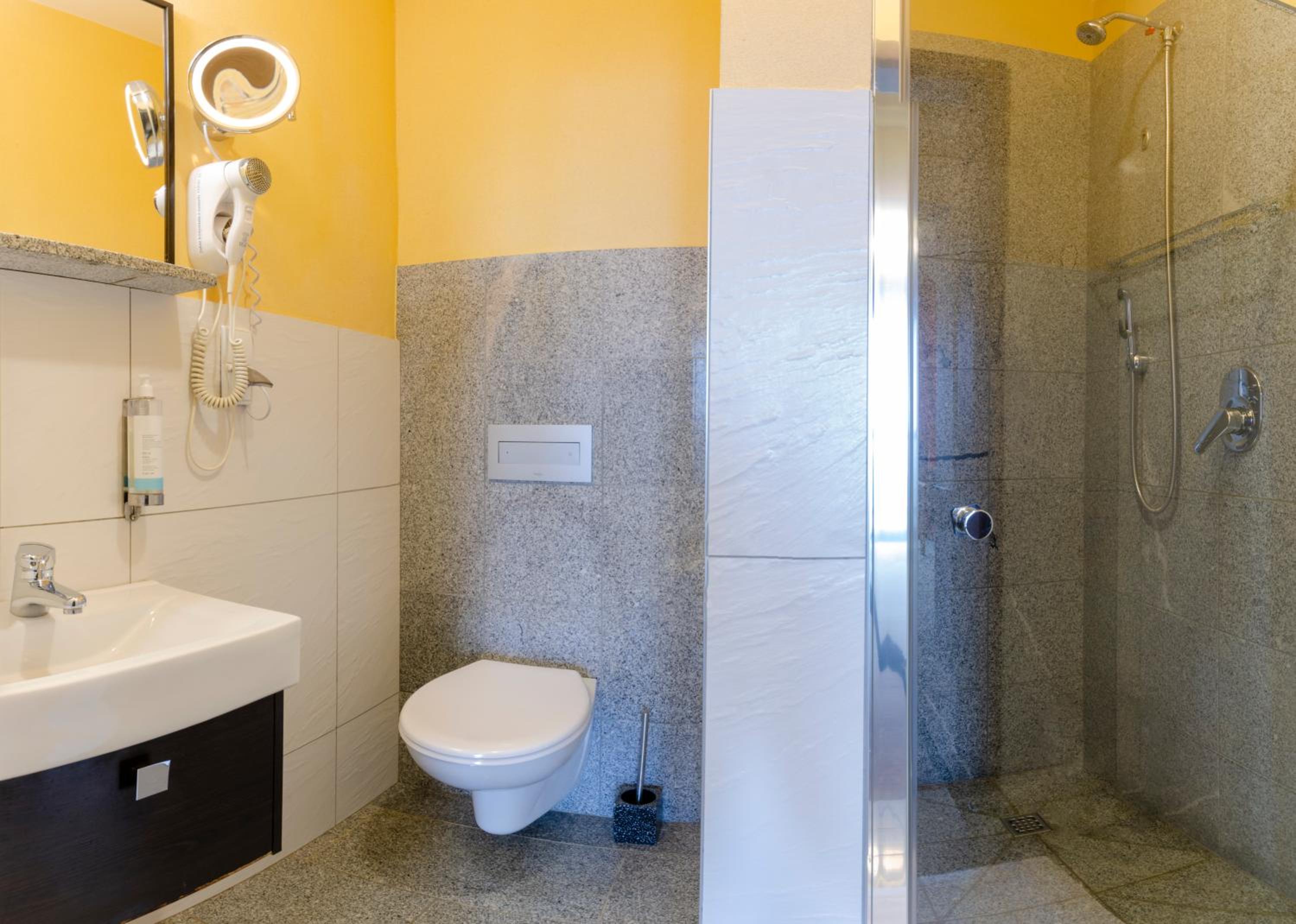 Triple Room with Balcony - Photo 6