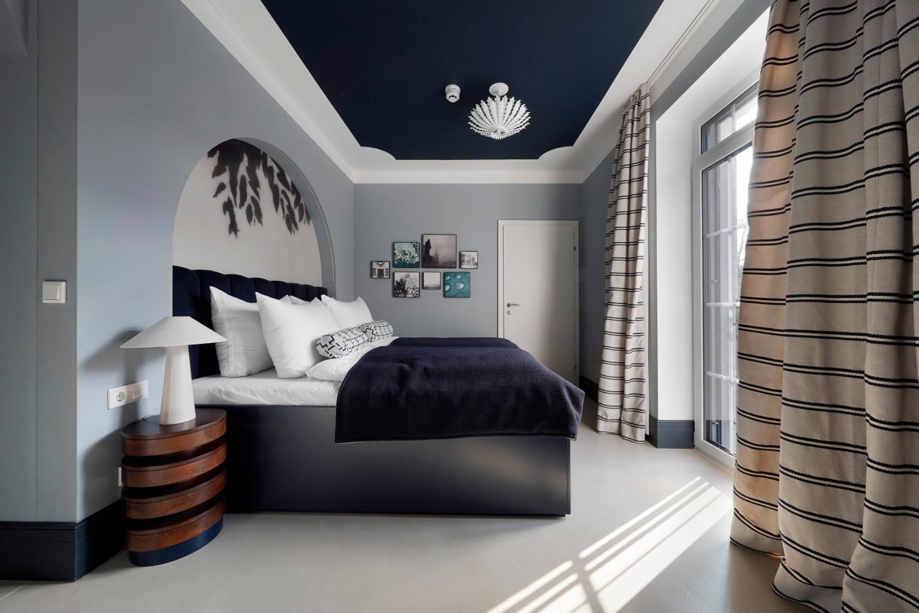 Medium Room