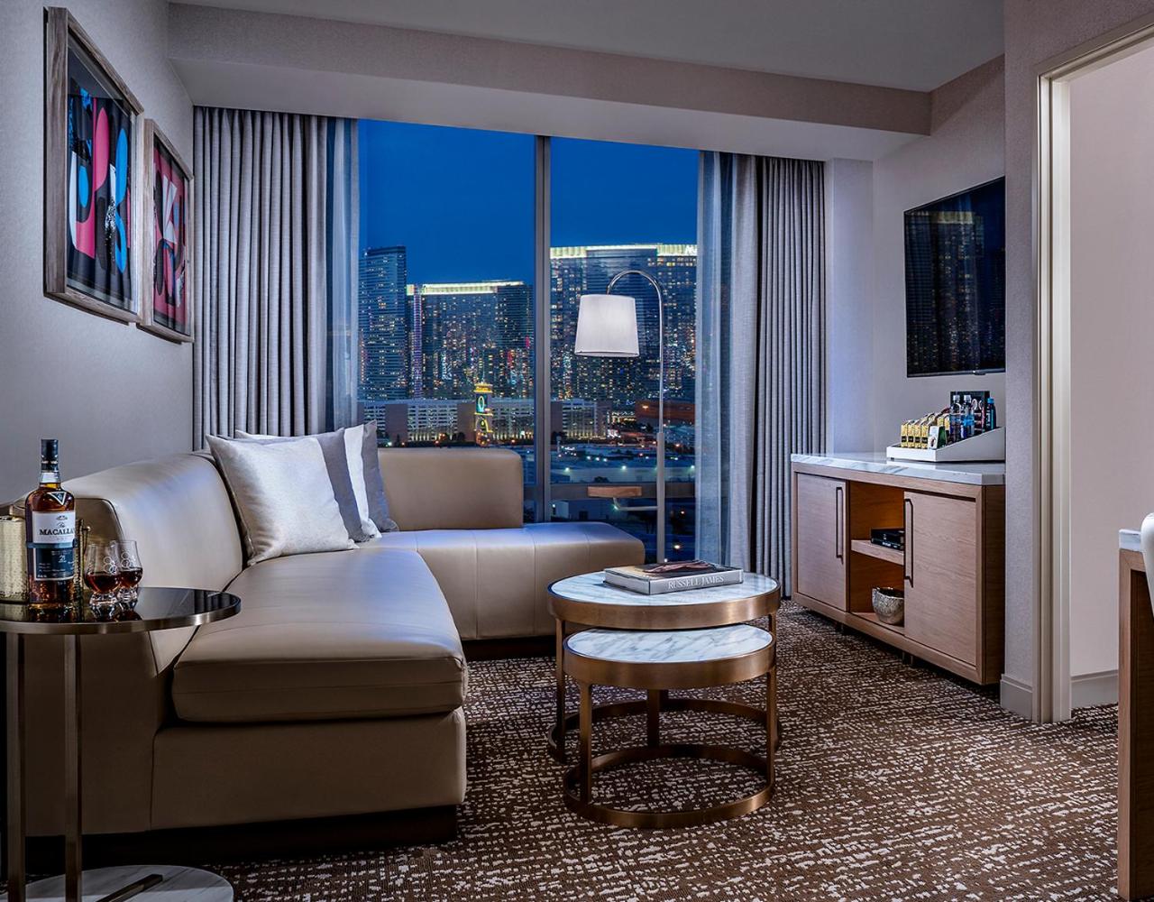 Salon Corner View Suite