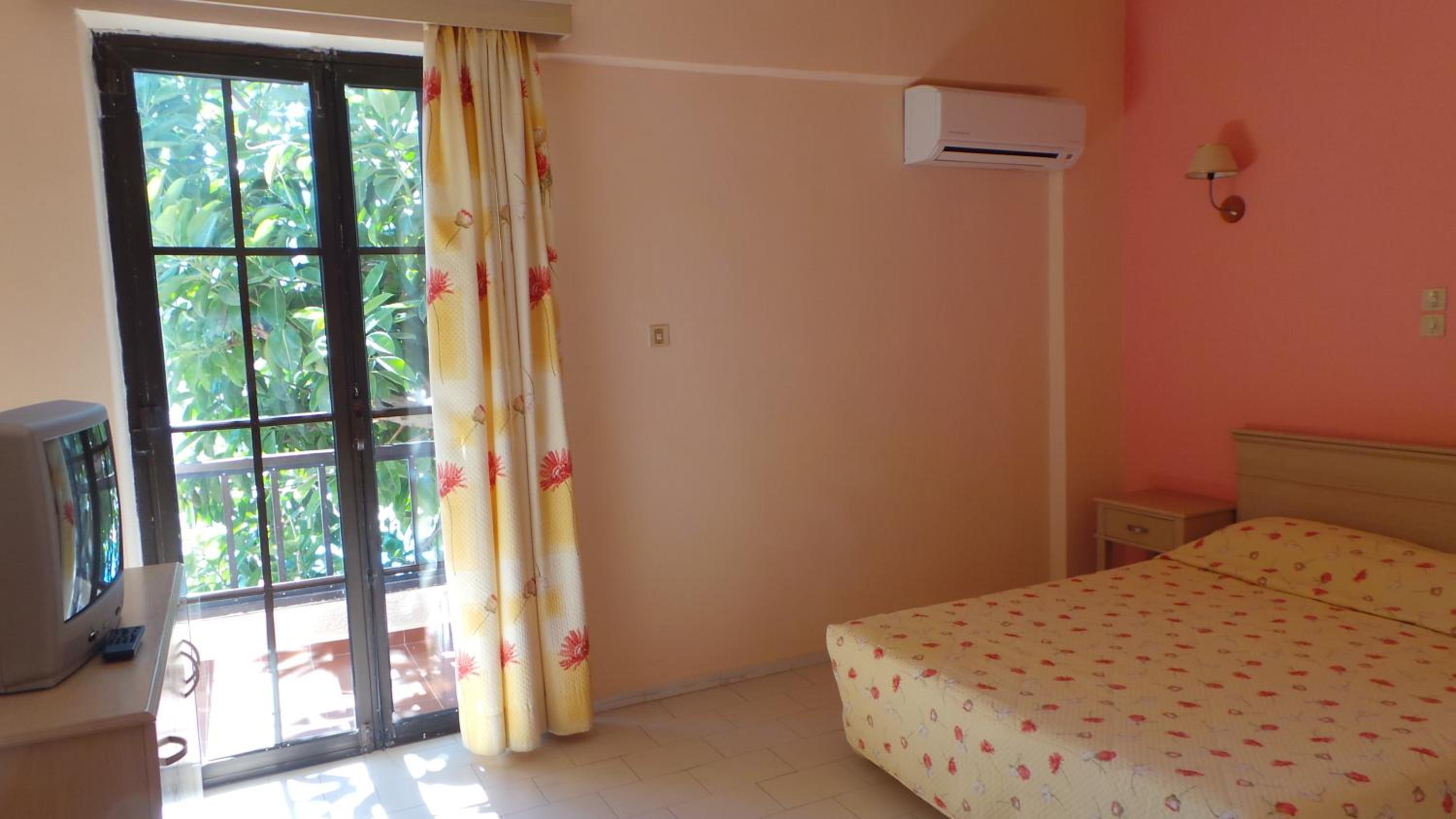 Twin Room - Photo 4