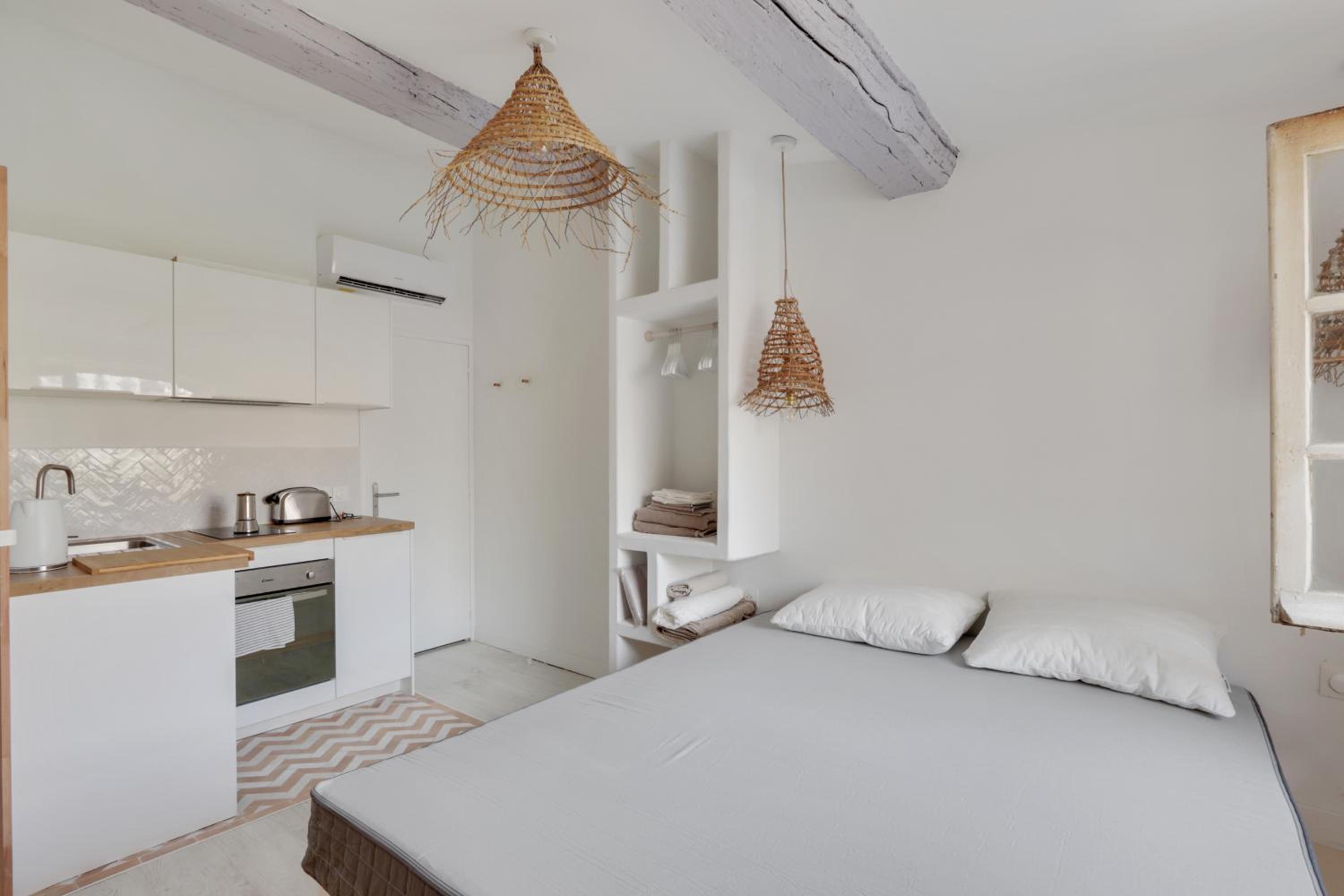 Studio Apartment - Photo 4