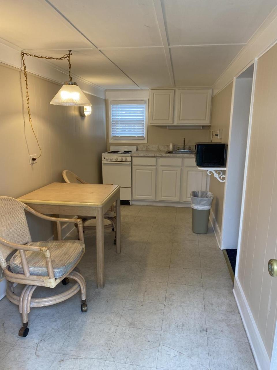 Suite - Photo 1