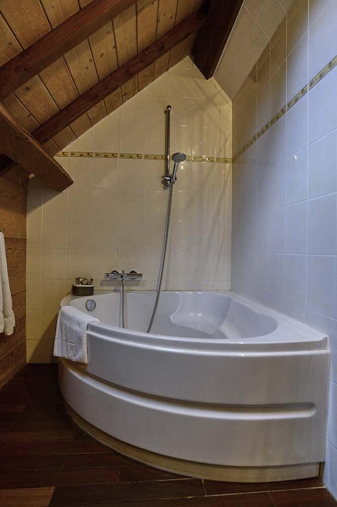 Deluxe Double or Twin Room - Photo 7