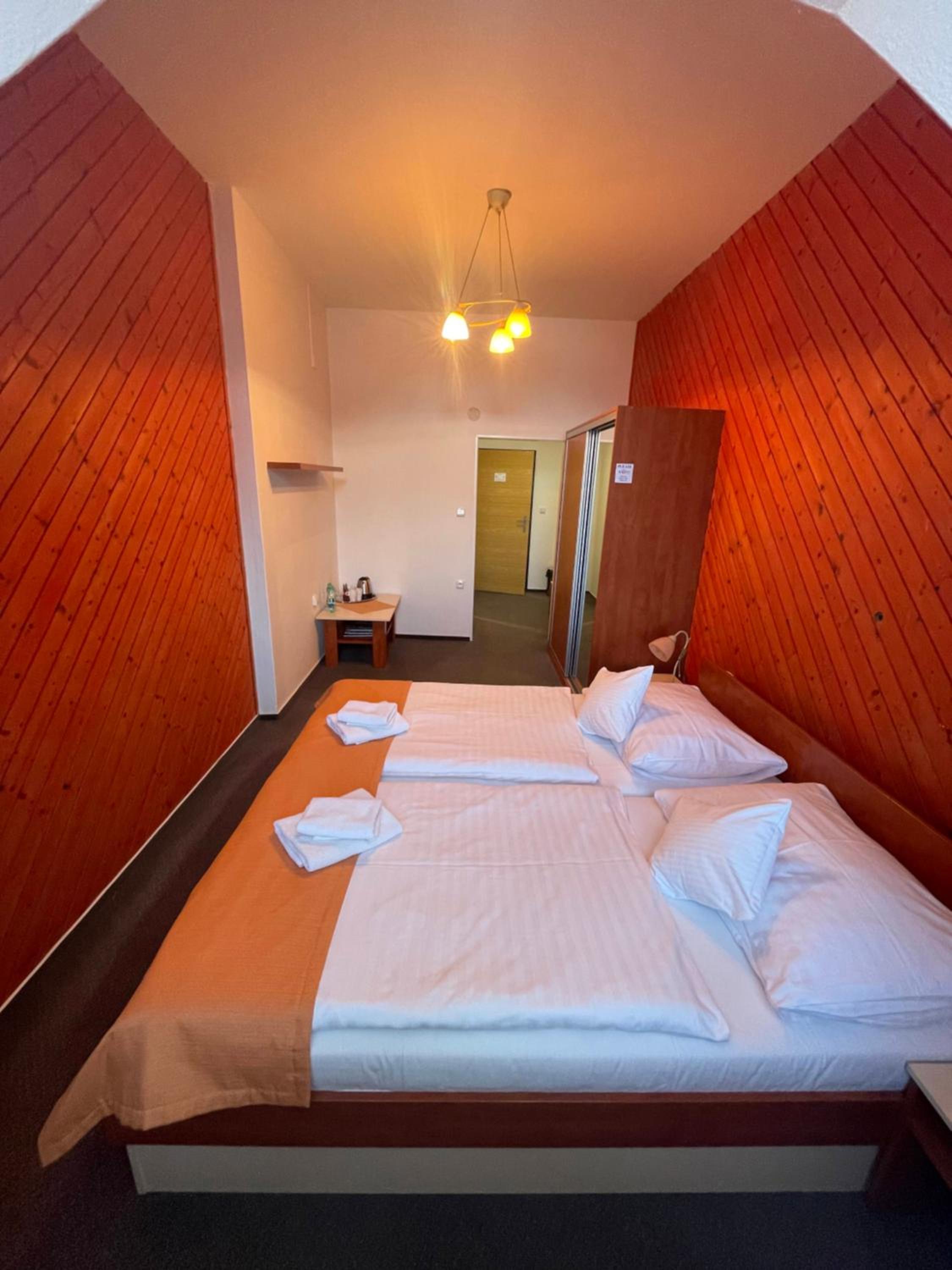 Double or Twin Room - Photo 3