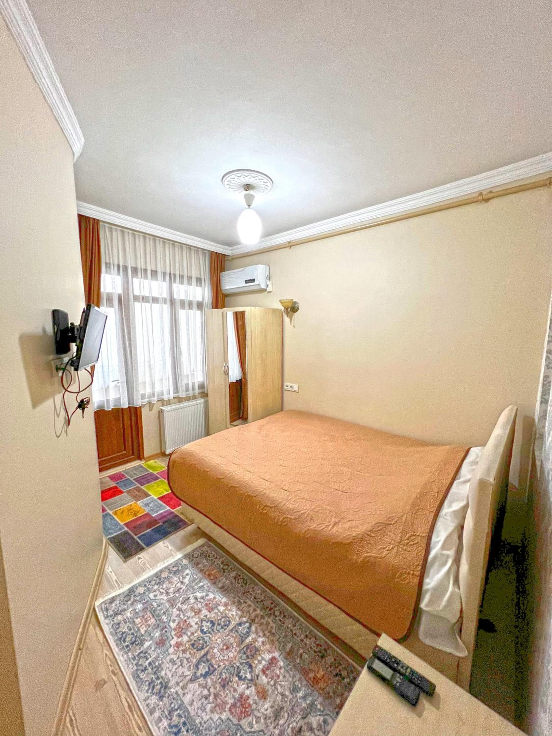 One-Bedroom Apartment photo 2