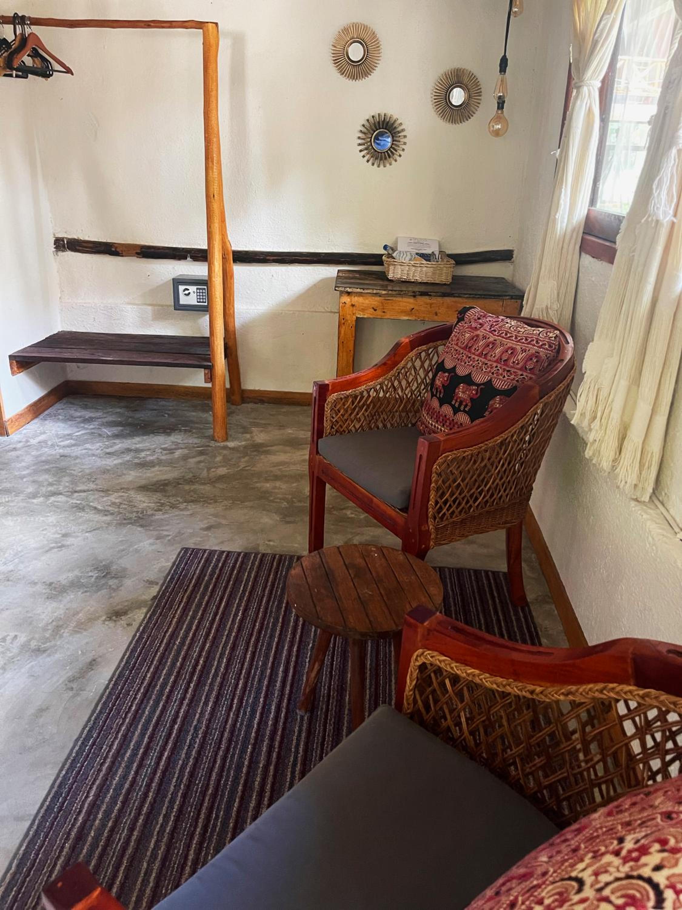Standard King Room - Photo 29