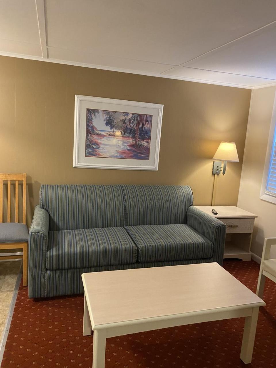 One-Bedroom Suite - Photo 2
