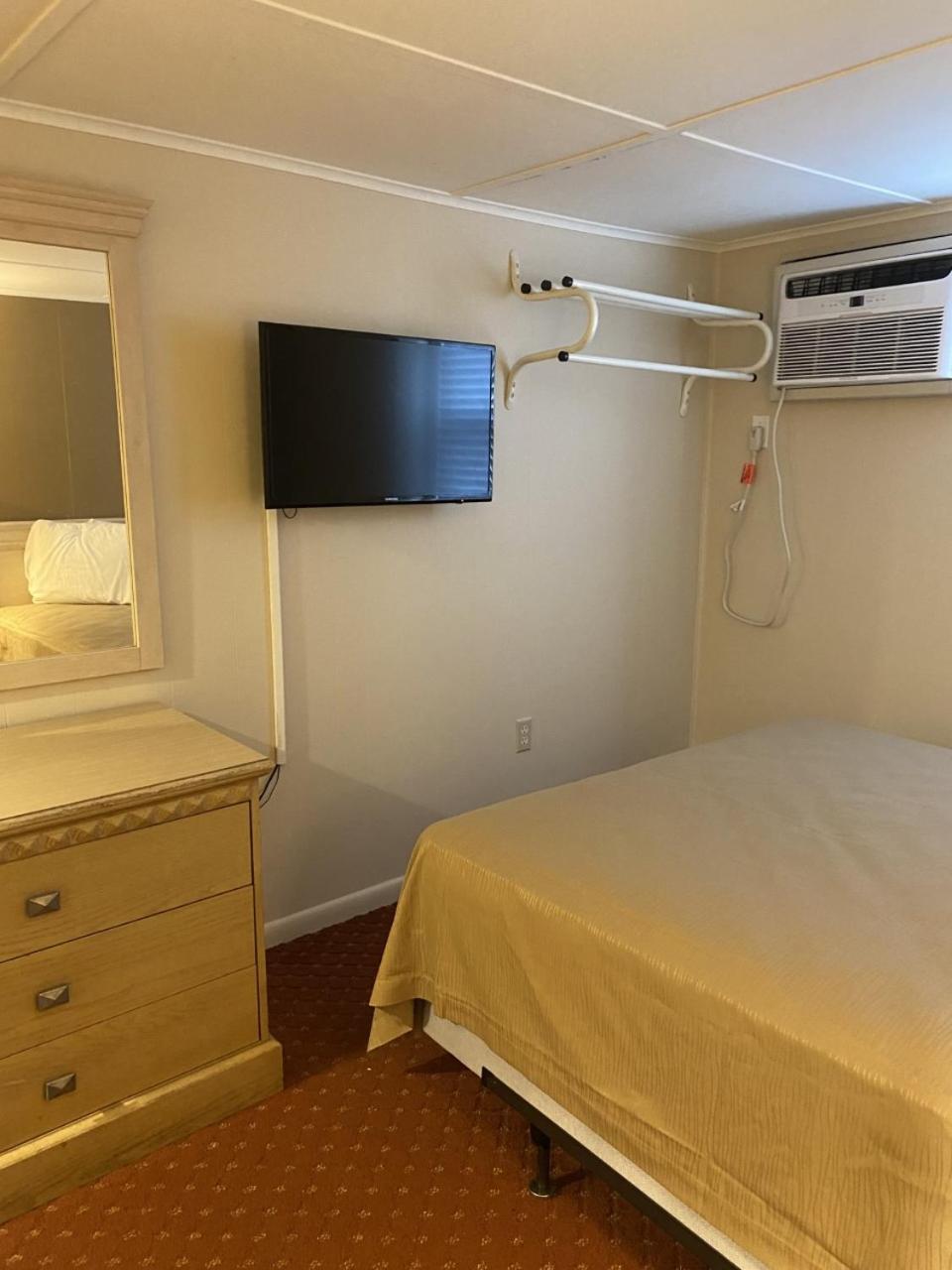 One-Bedroom Suite - Photo 6