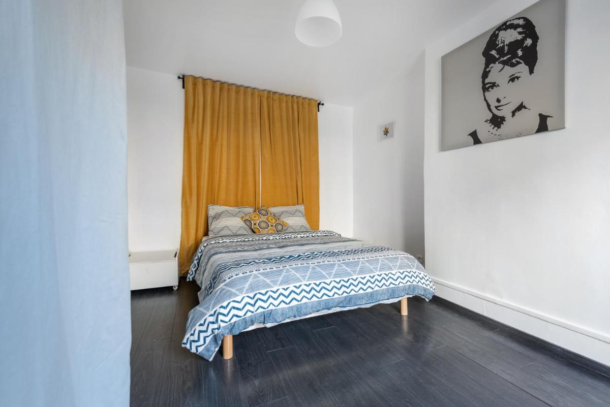 One-Bedroom Apartment photo 2