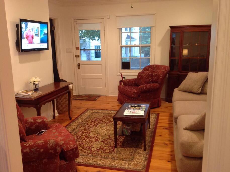 One-Bedroom House photo 1