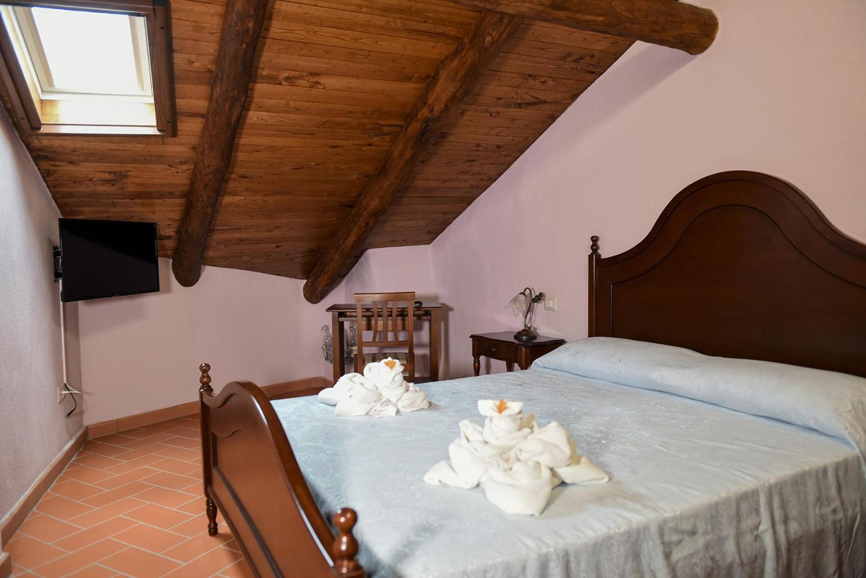 Double Room with Shared Bathroom photo 1
