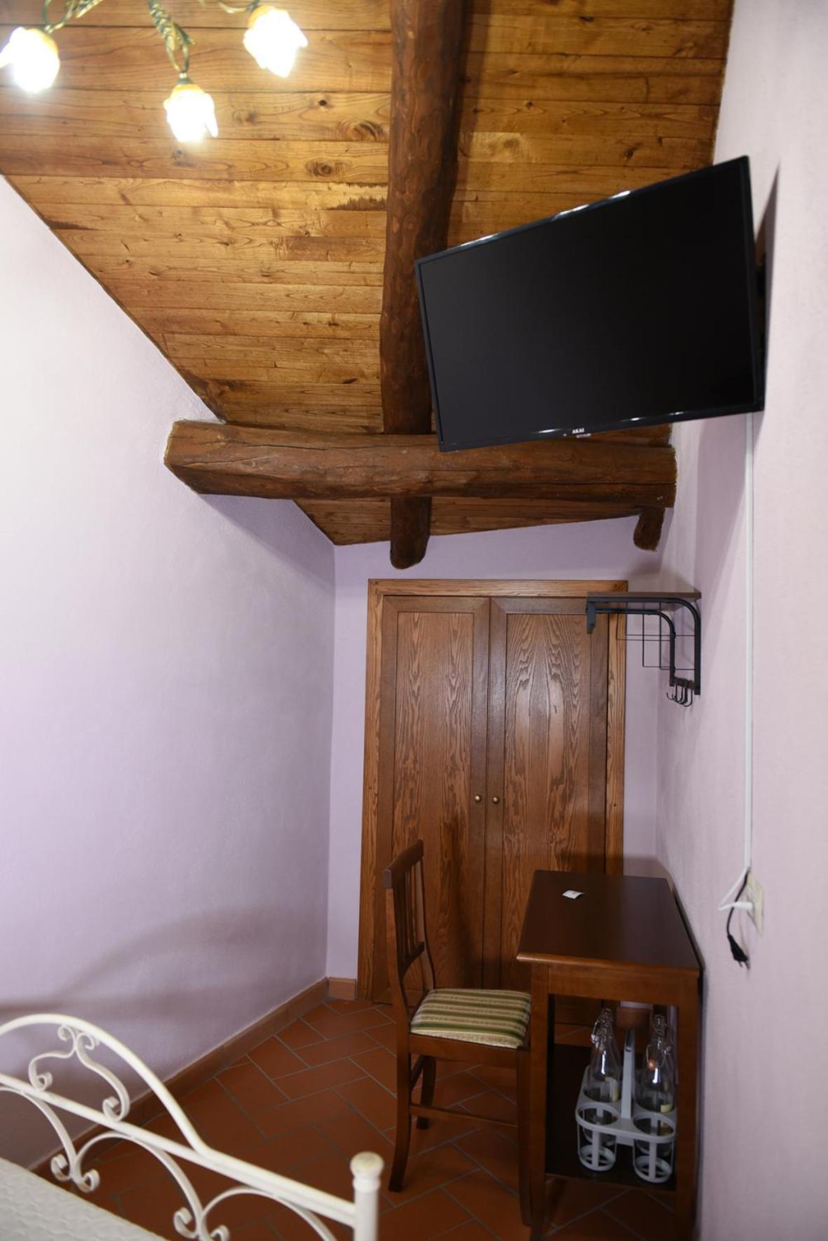 Single Room with Shared Bathroom photo 2