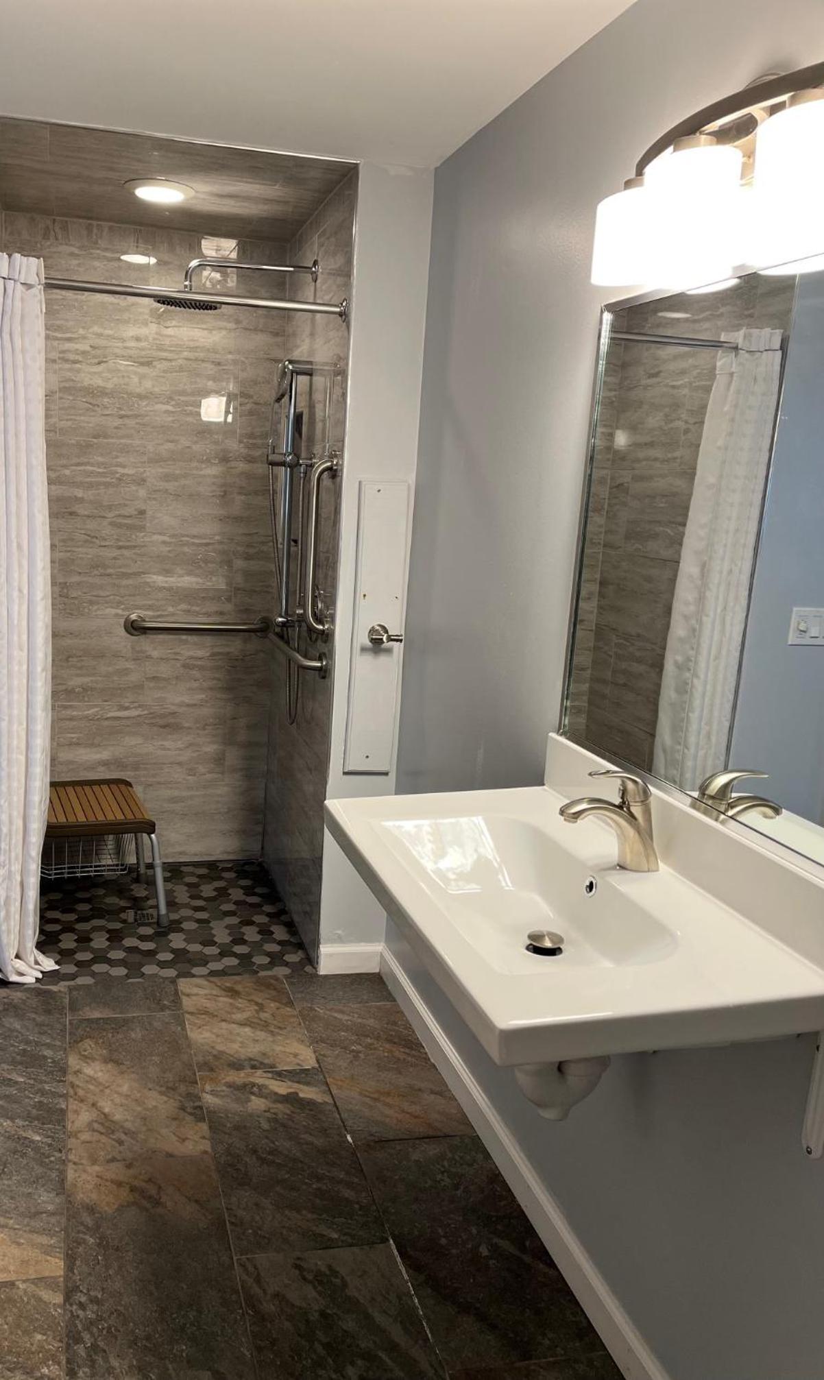 Double Room - Disability Access photo 3