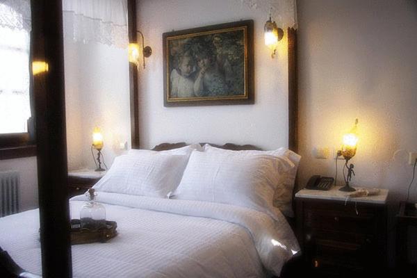 Double or Twin Room with Fireplace photo 1