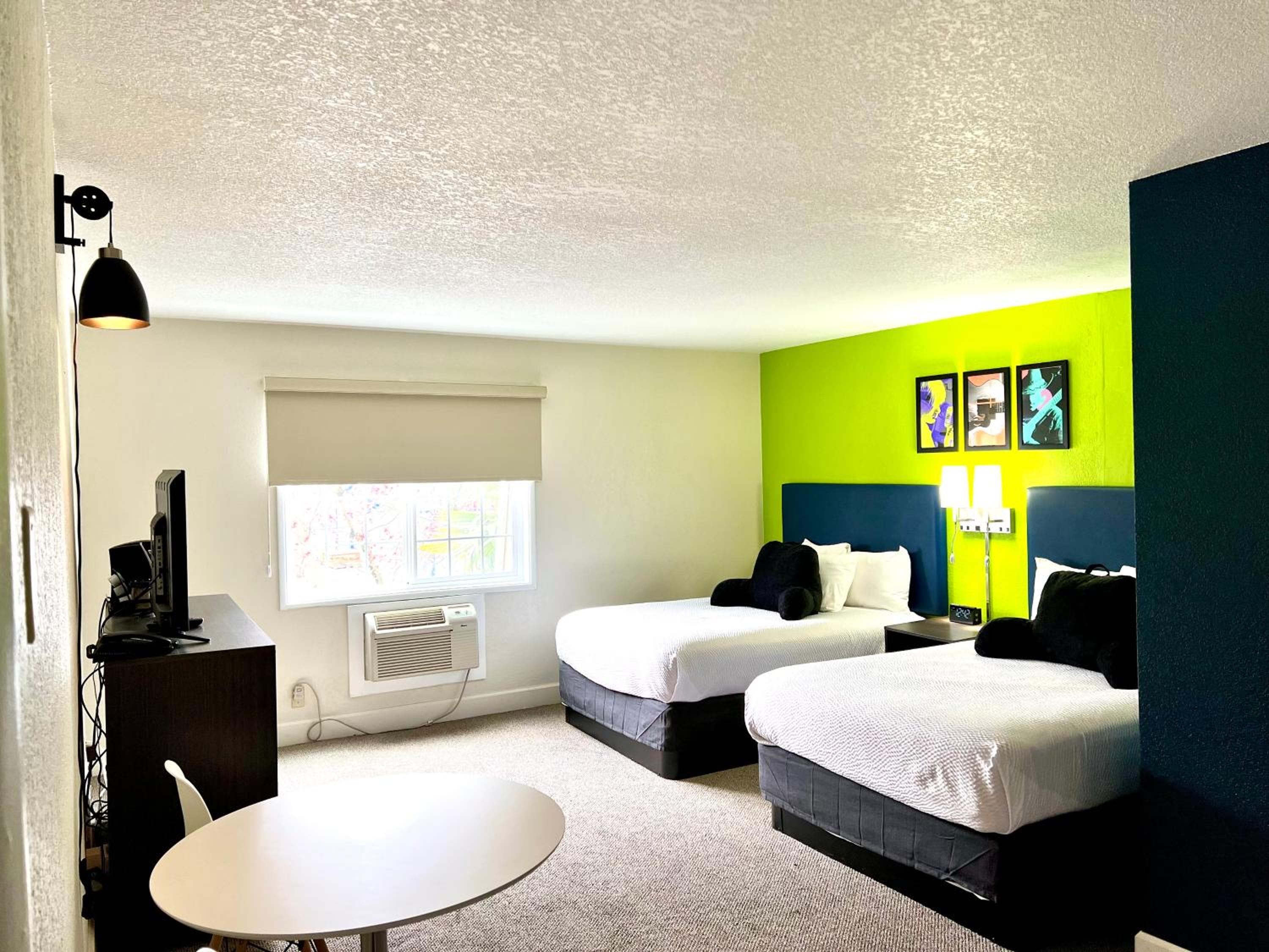 Double Room with Two Double Beds - Non-Smoking - Photo 2