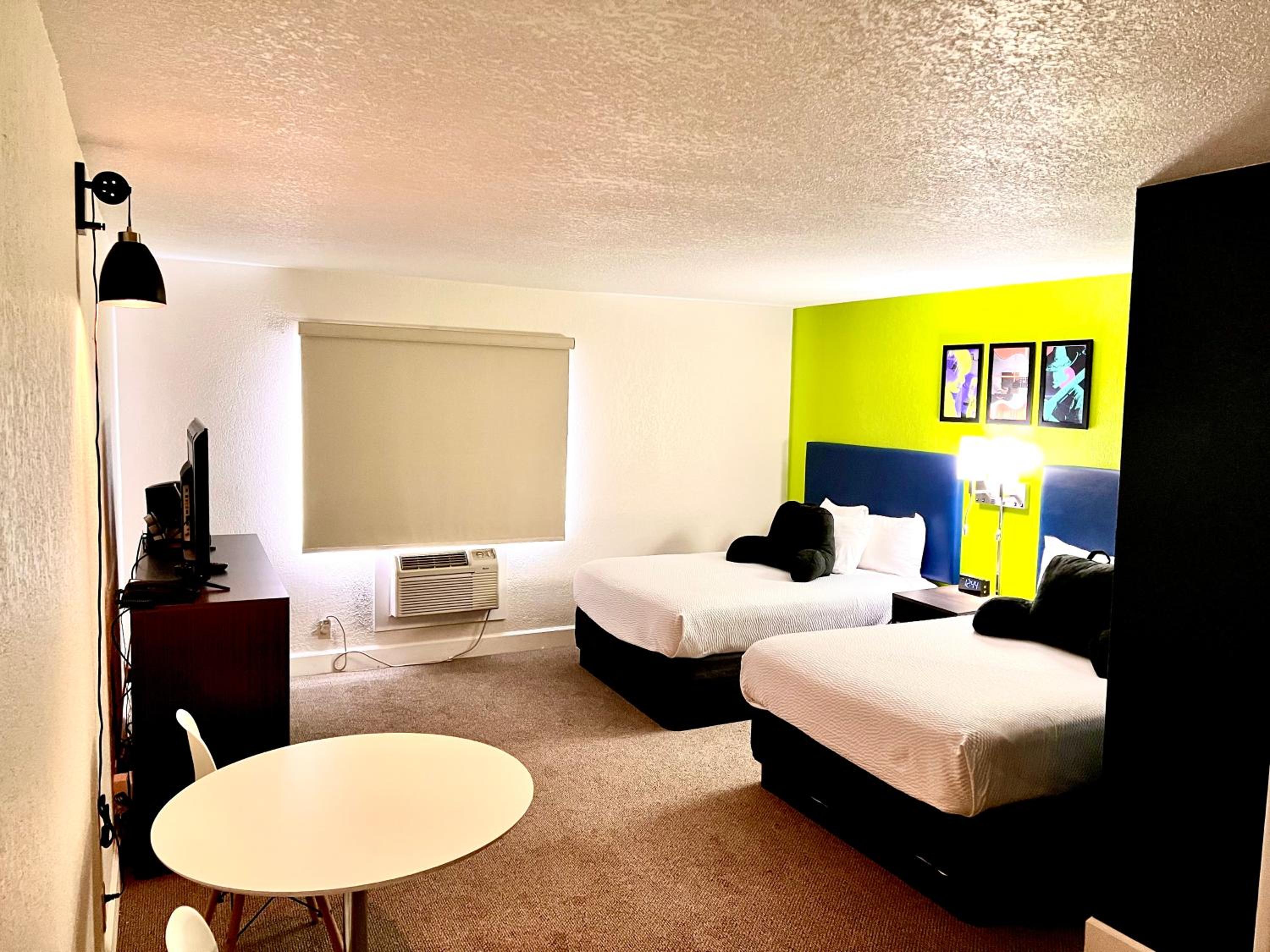 Double Room with Two Double Beds - Non-Smoking - Photo 4