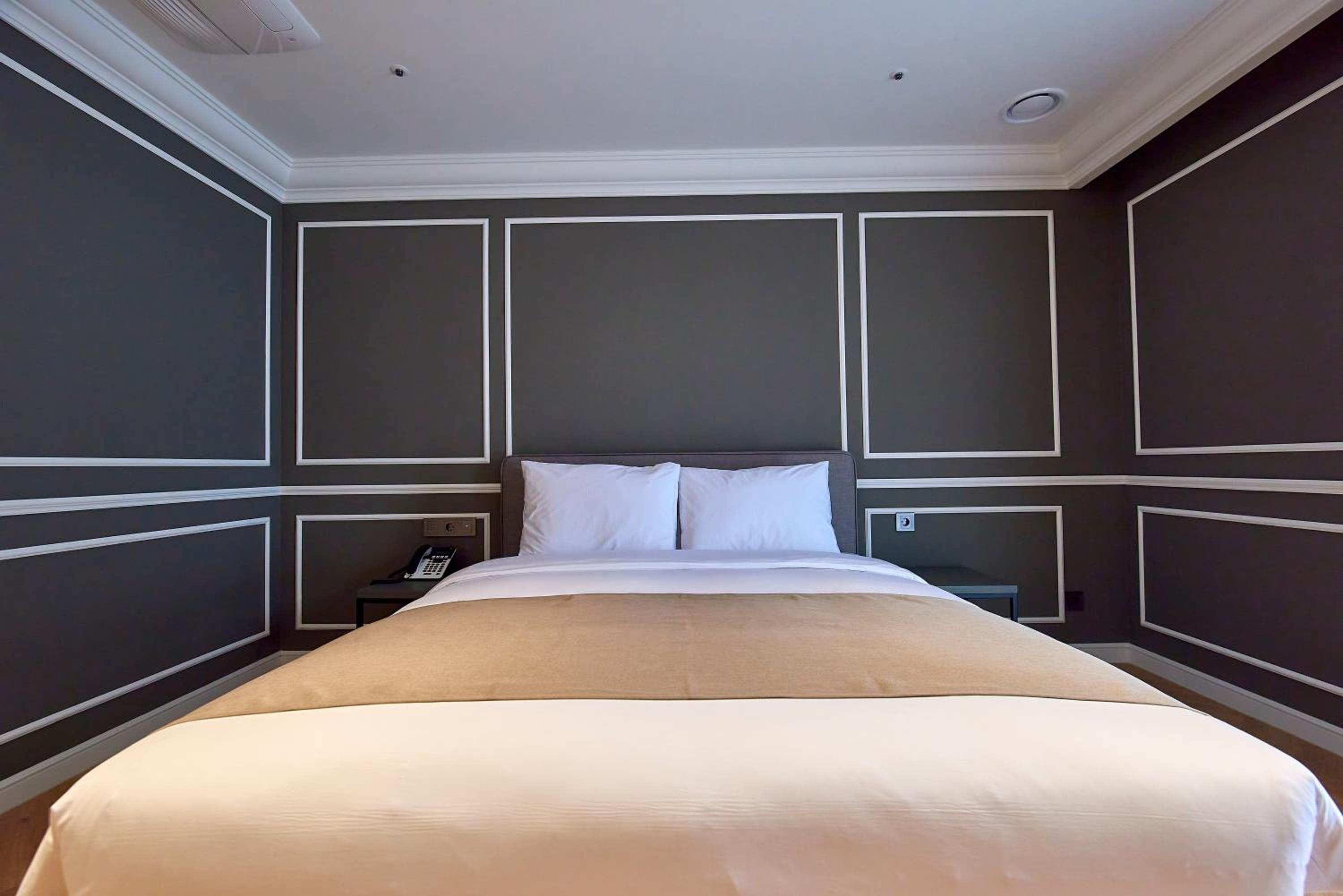 Royal Suite - Photo 2
