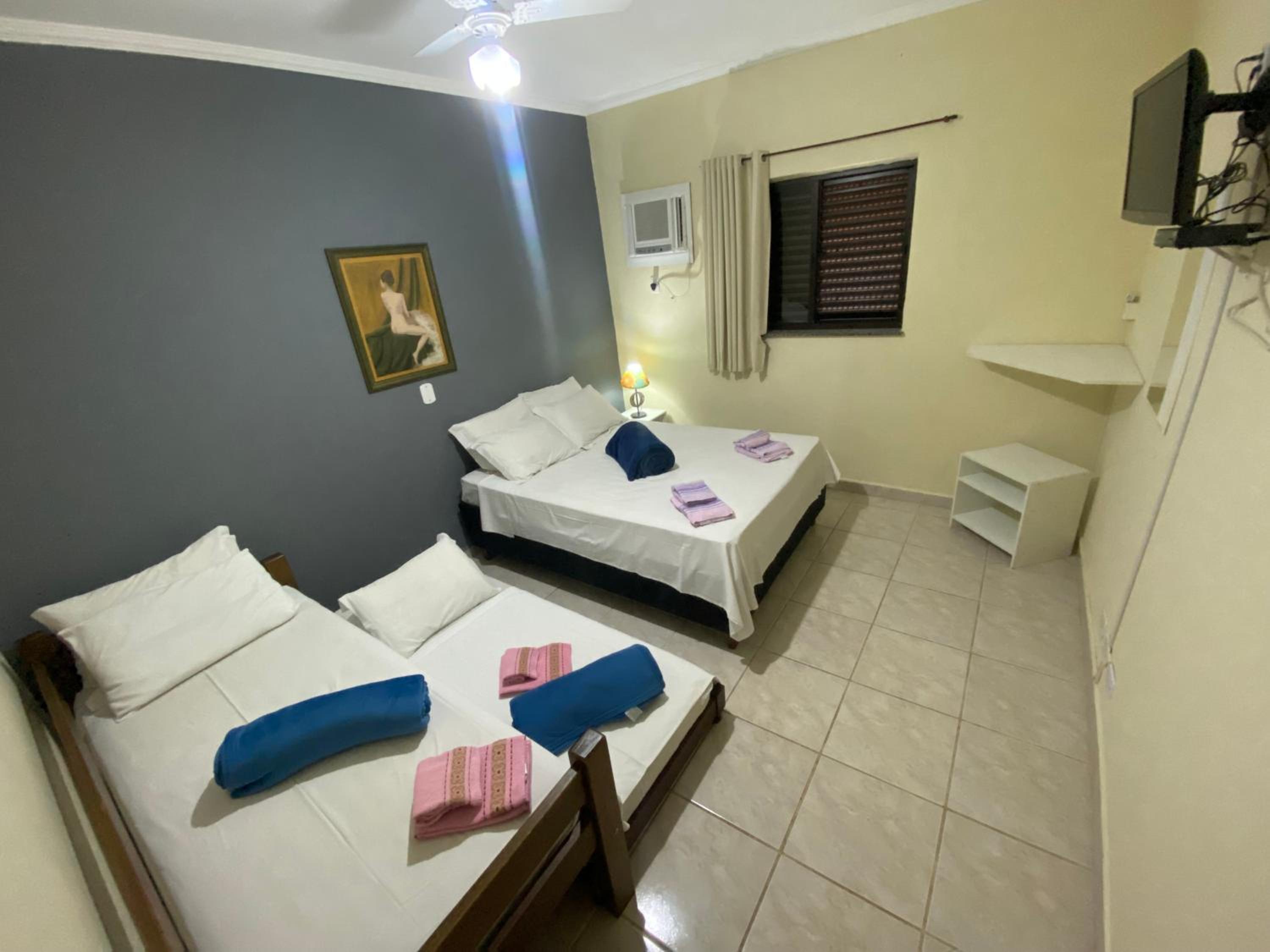 Quadruple Room with Private Bathroom photo 2