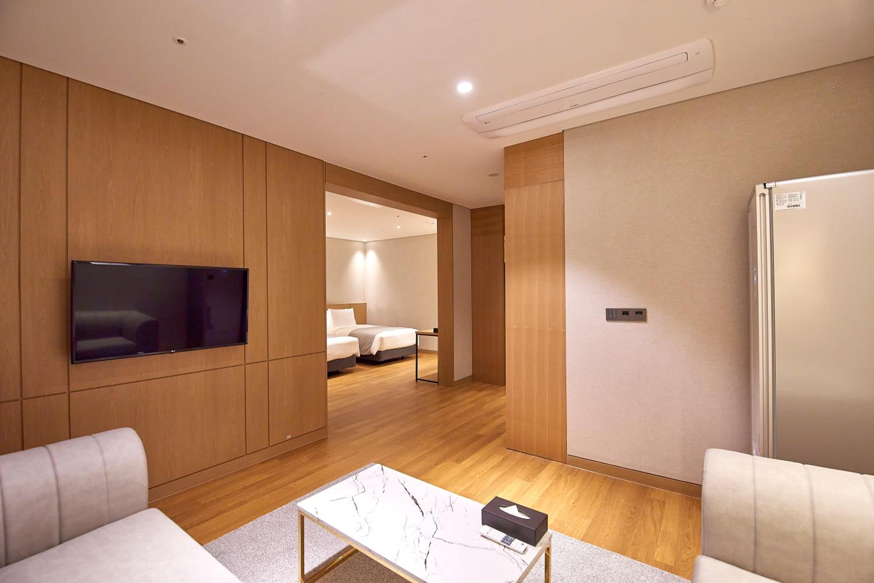 Junior Suite Quadruple Room