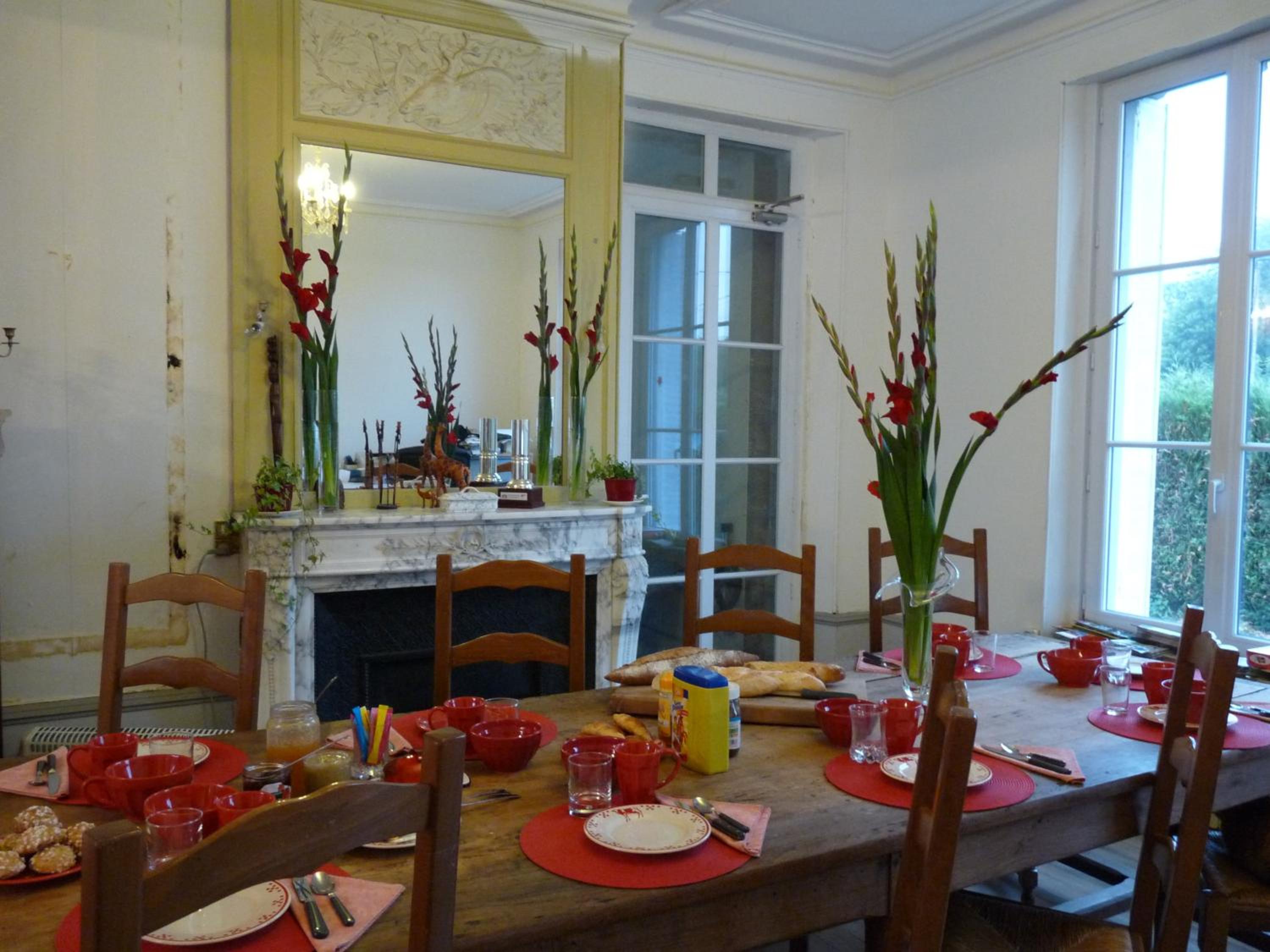 Family Room - Photo 6