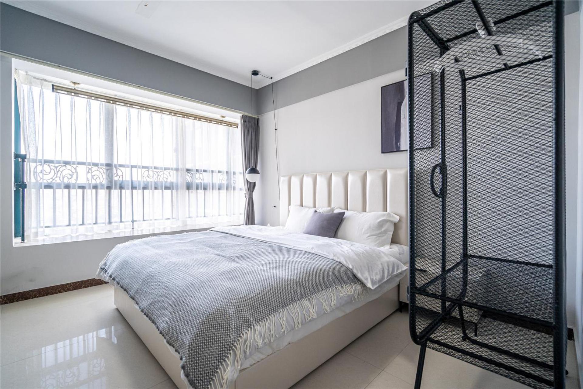 Apartment with Balcony photo 2