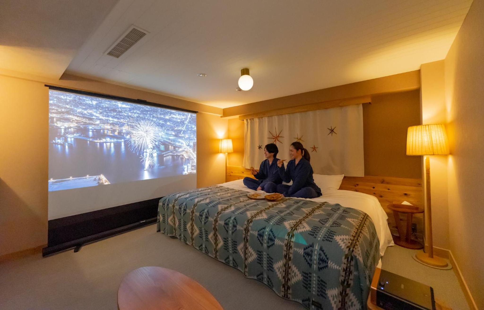Theater King Room