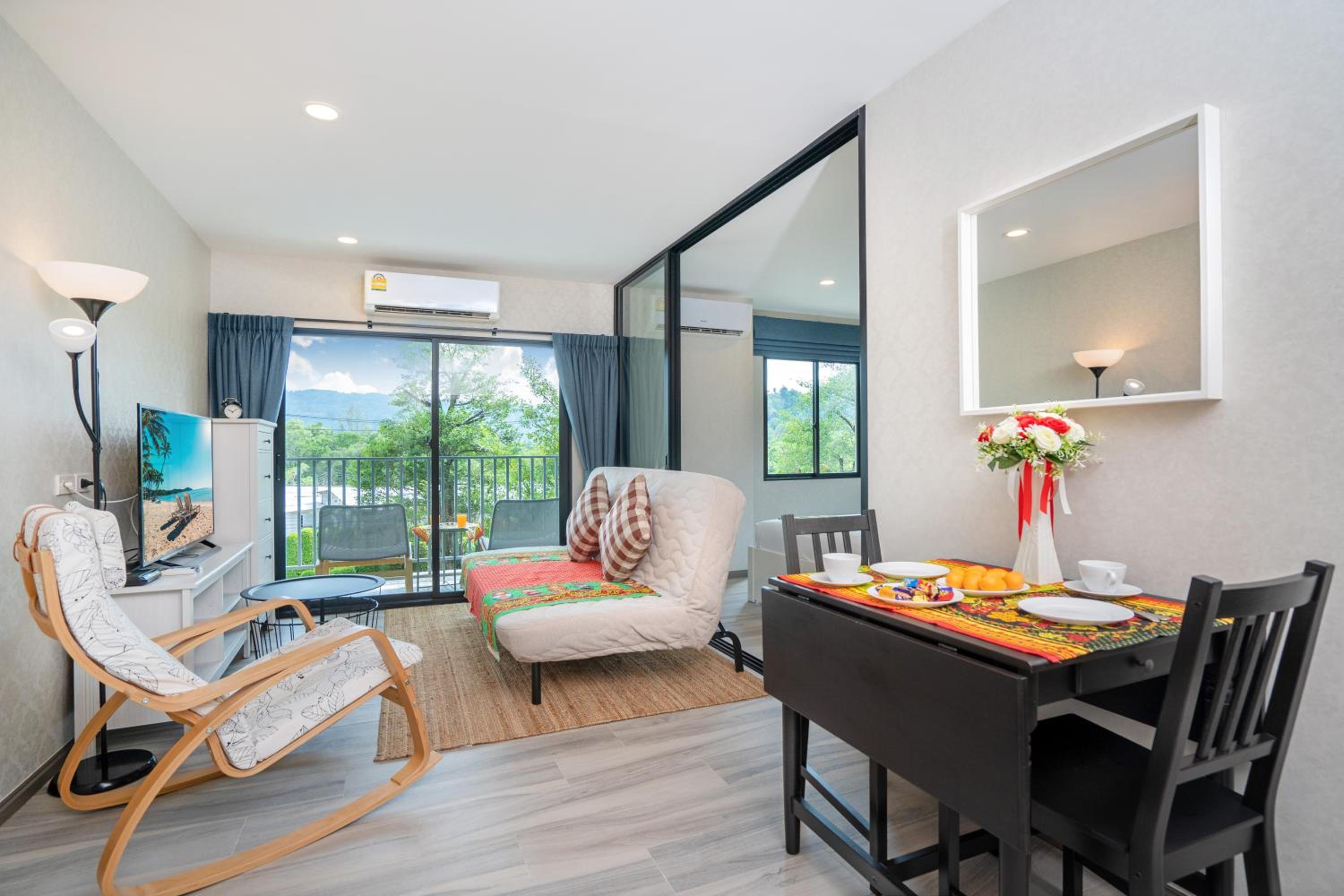 One-Bedroom Apartment with Pool View