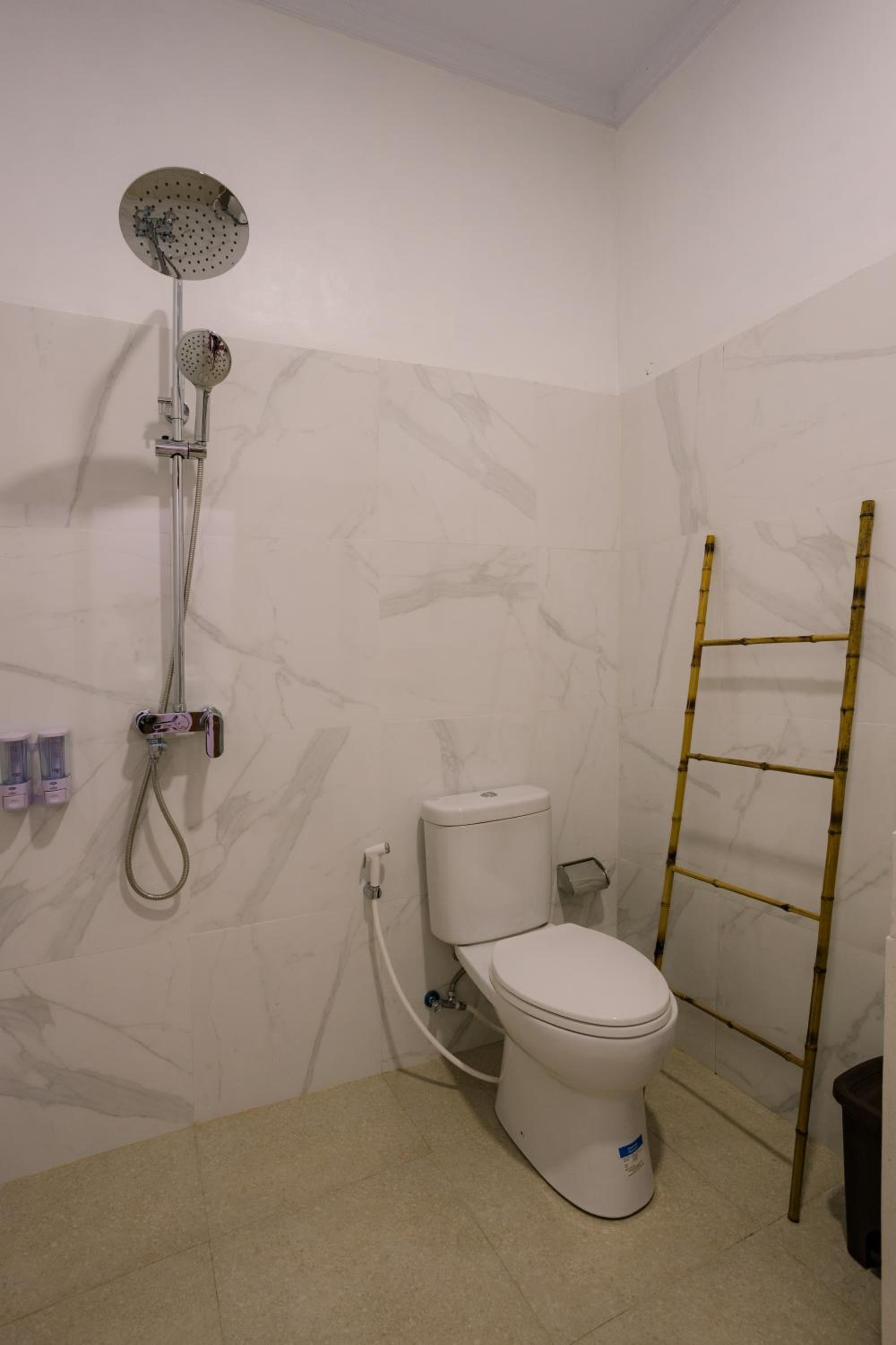 Double Room - Photo 15