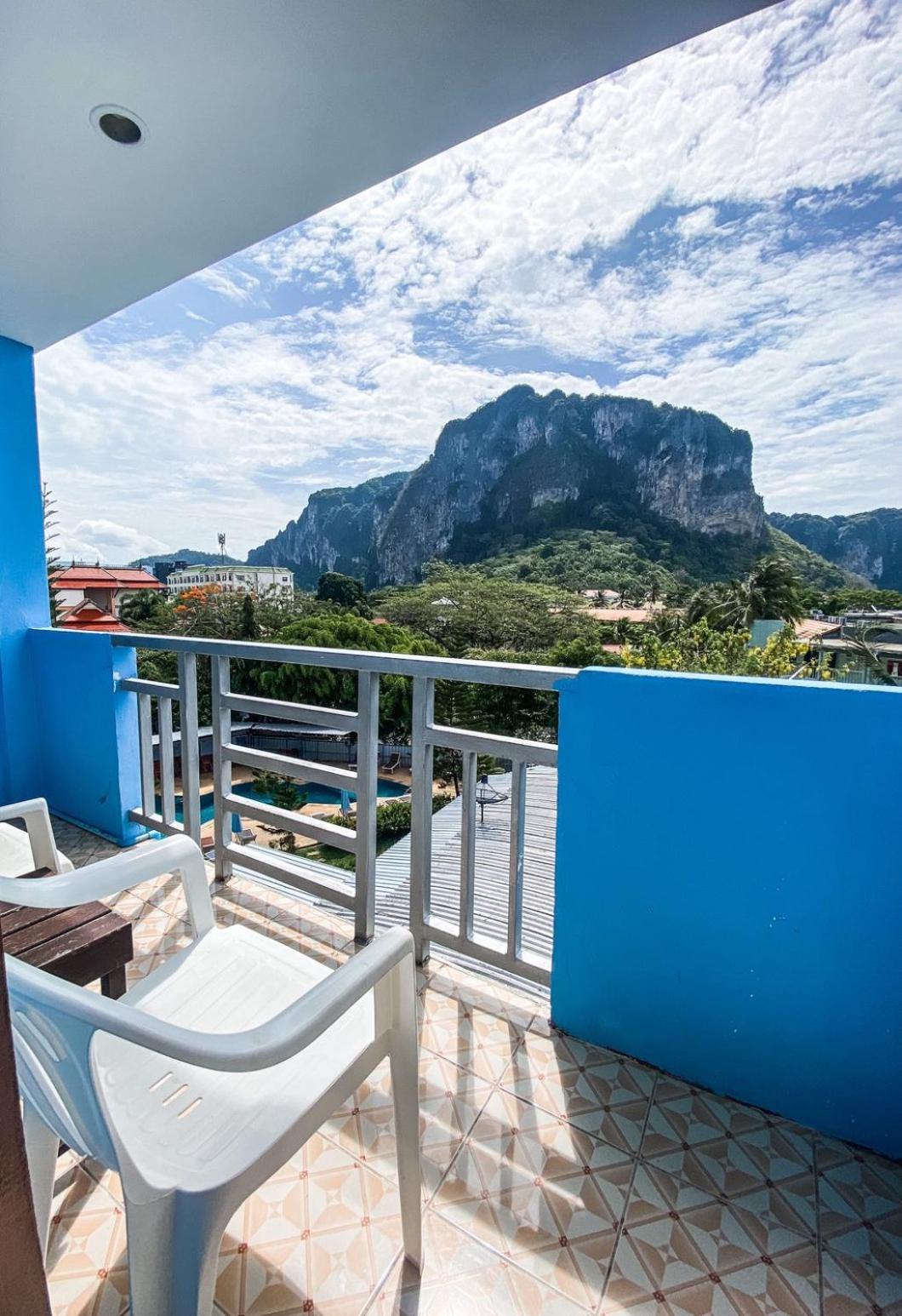 Deluxe Room with Mountain View - Photo 5