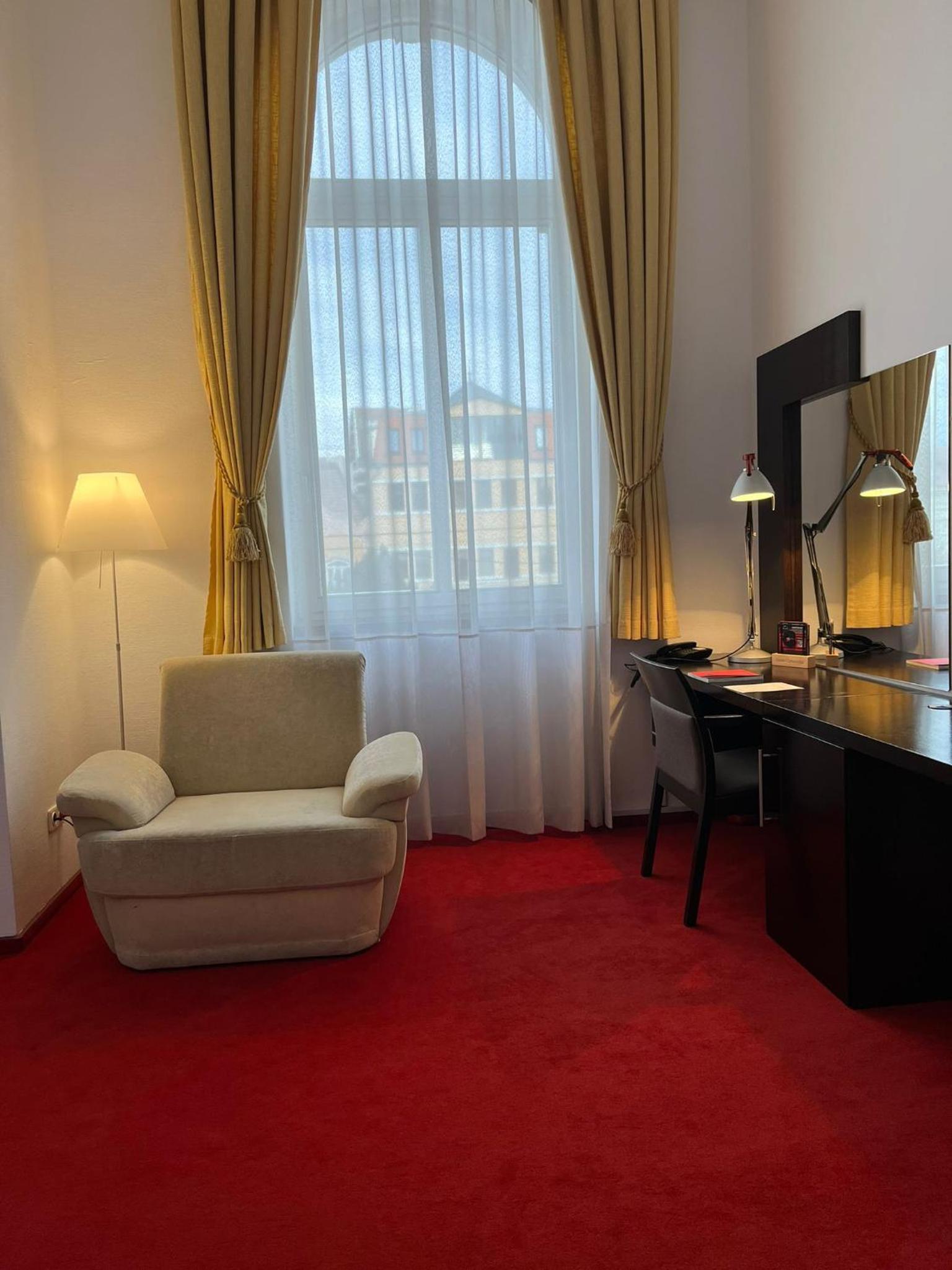 King Room with City View - Photo 2