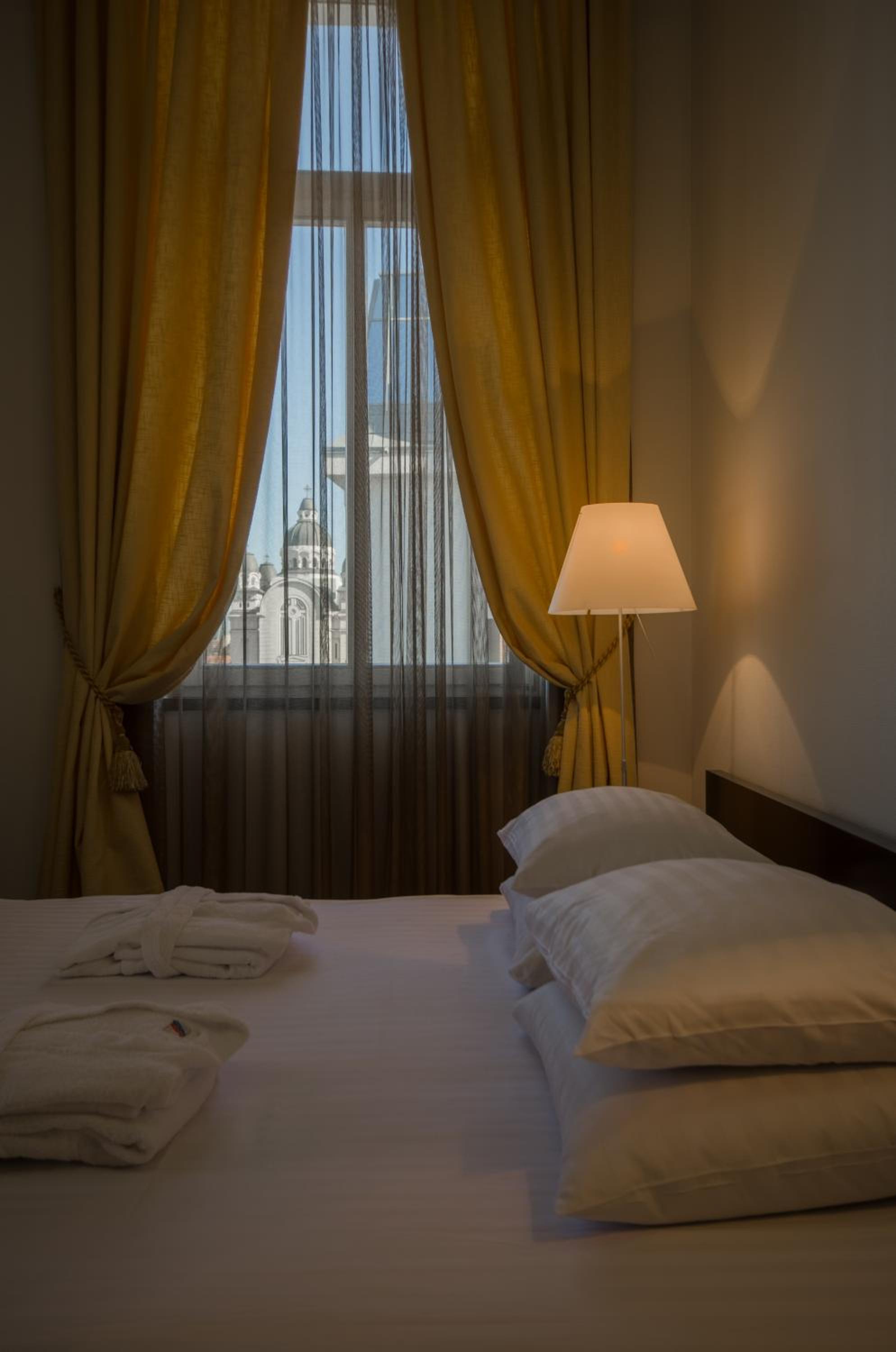 Suite with View - Photo 3