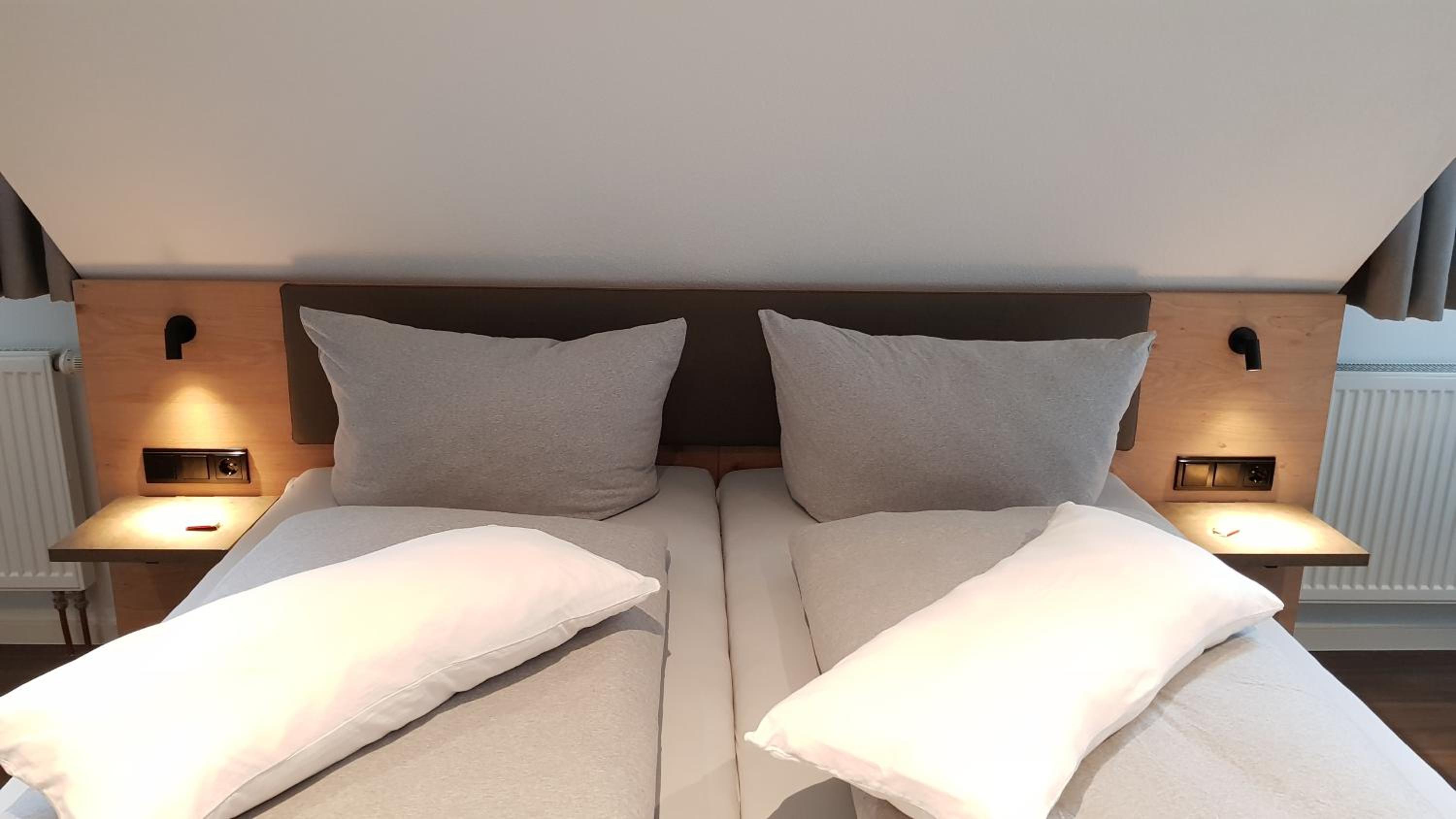 Deluxe Double Room - Photo 13