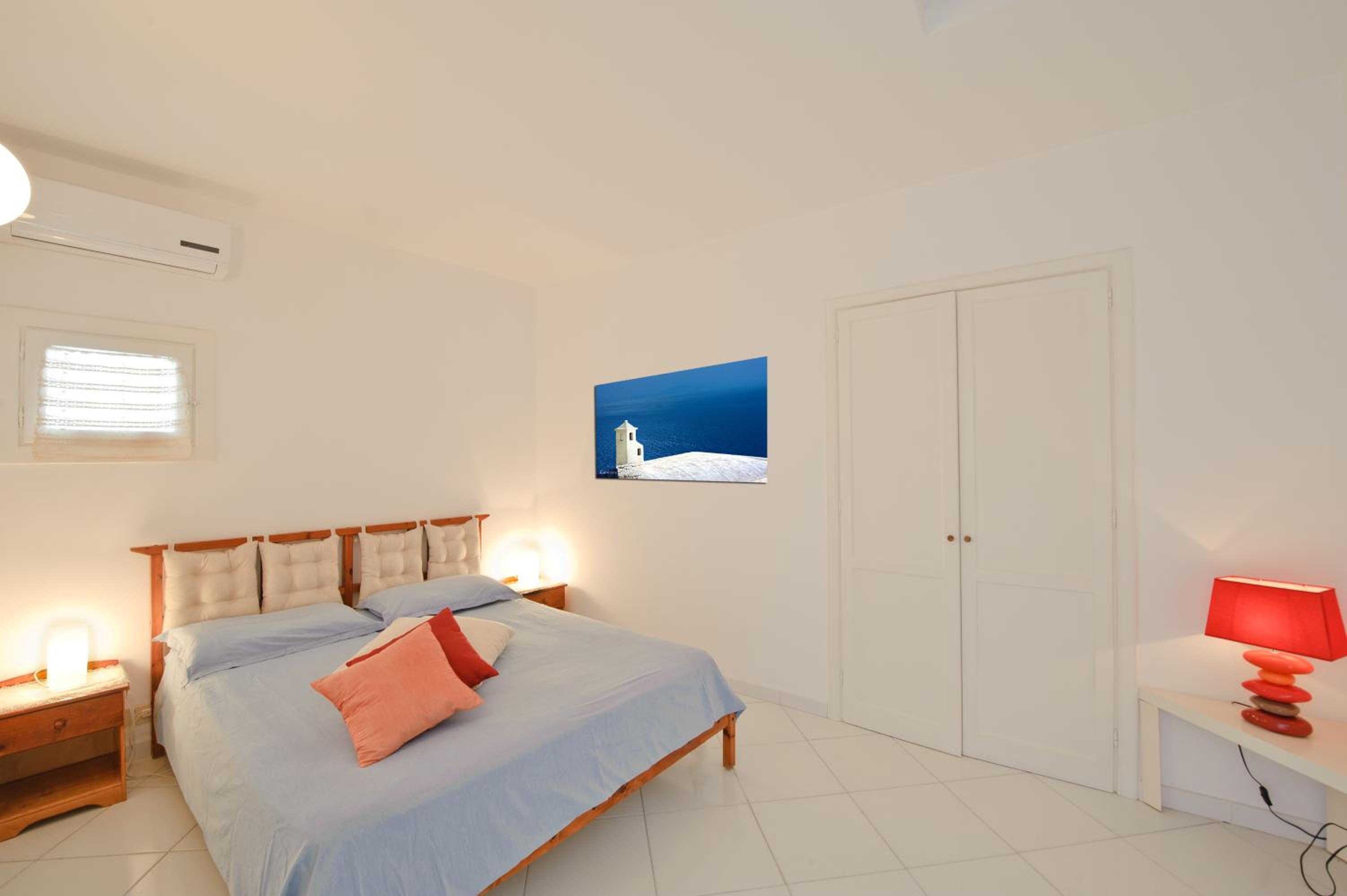 One-Bedroom Apartment with Sea View photo 1