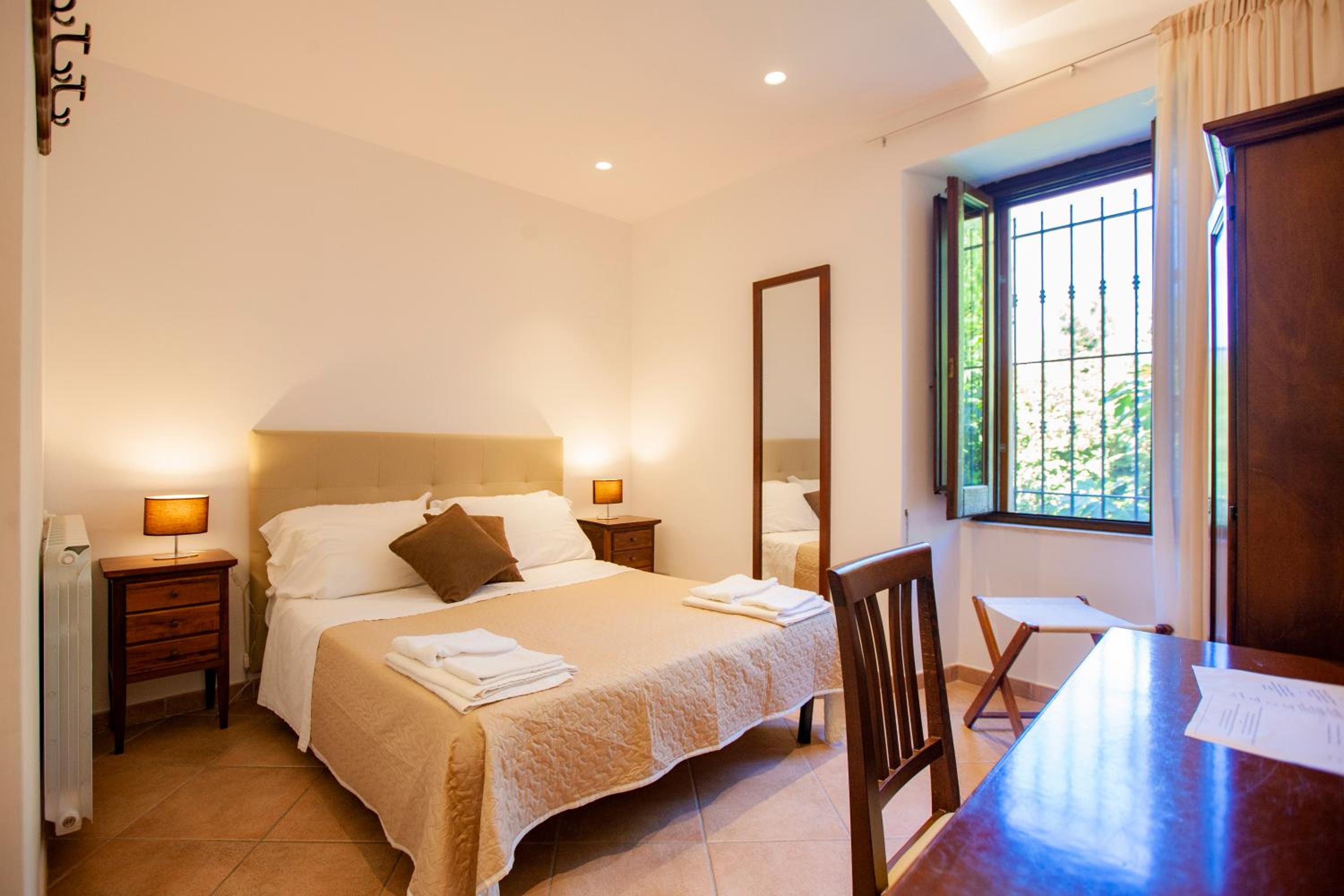 Standard Double Room - Photo 5