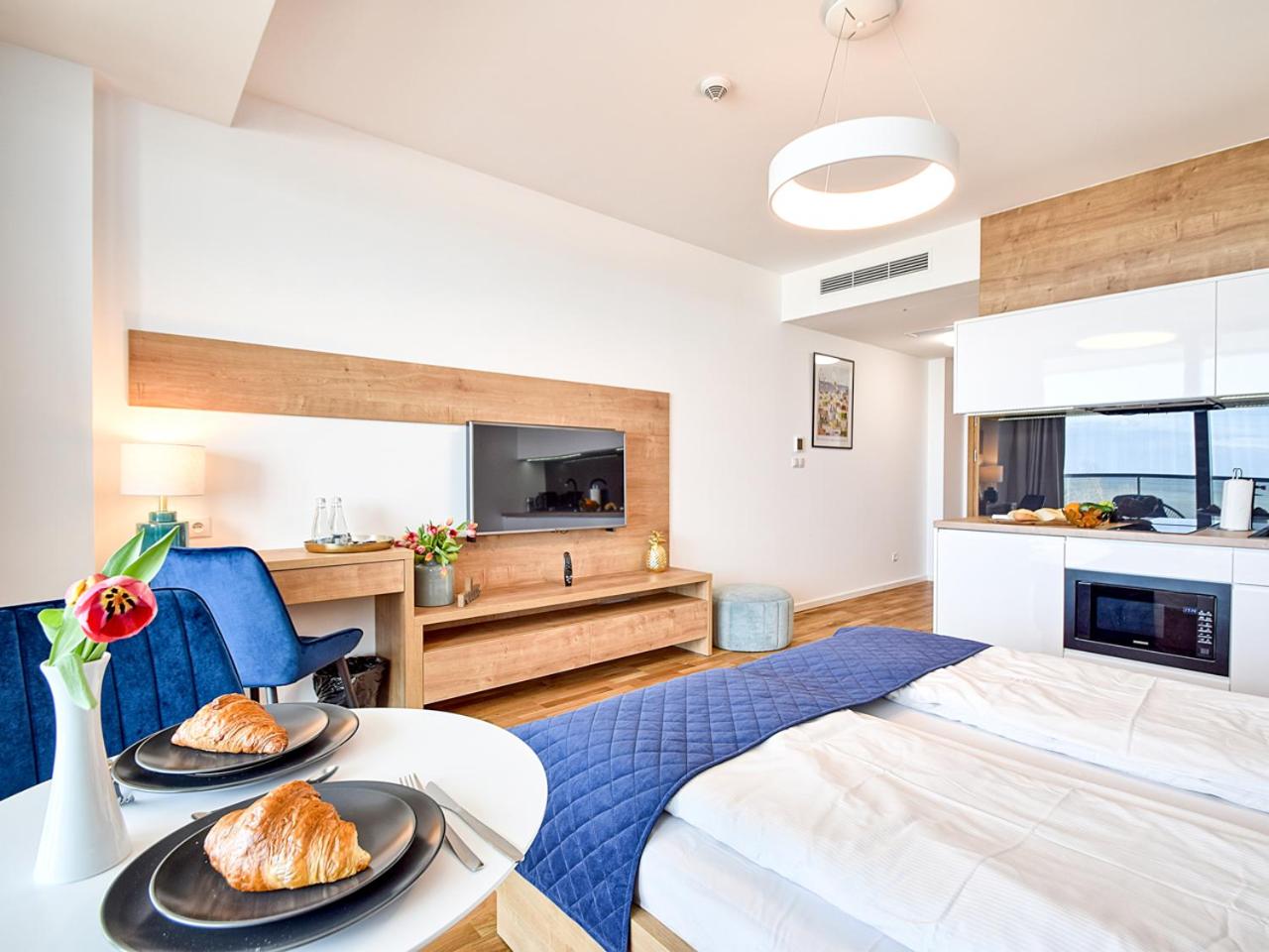 Apartment with Sea View - Photo 7