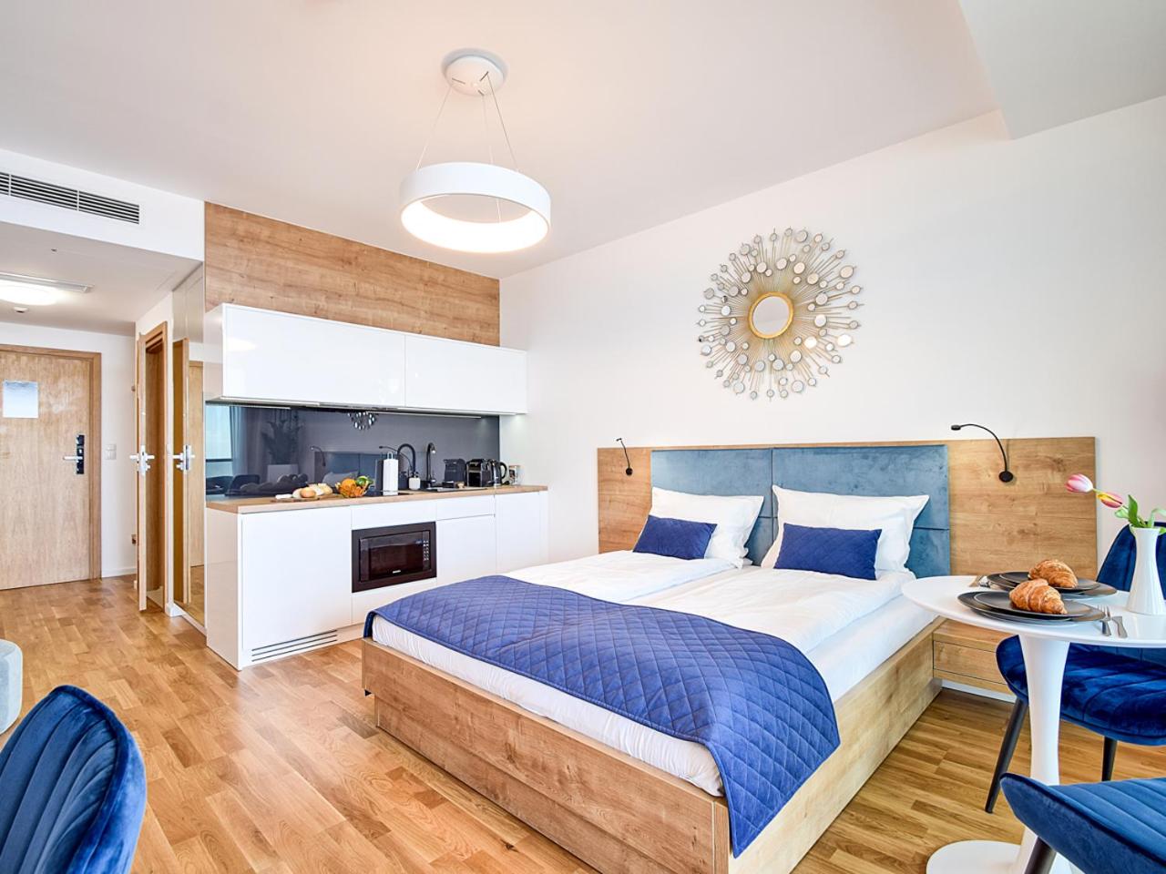Apartment with Sea View - Photo 11
