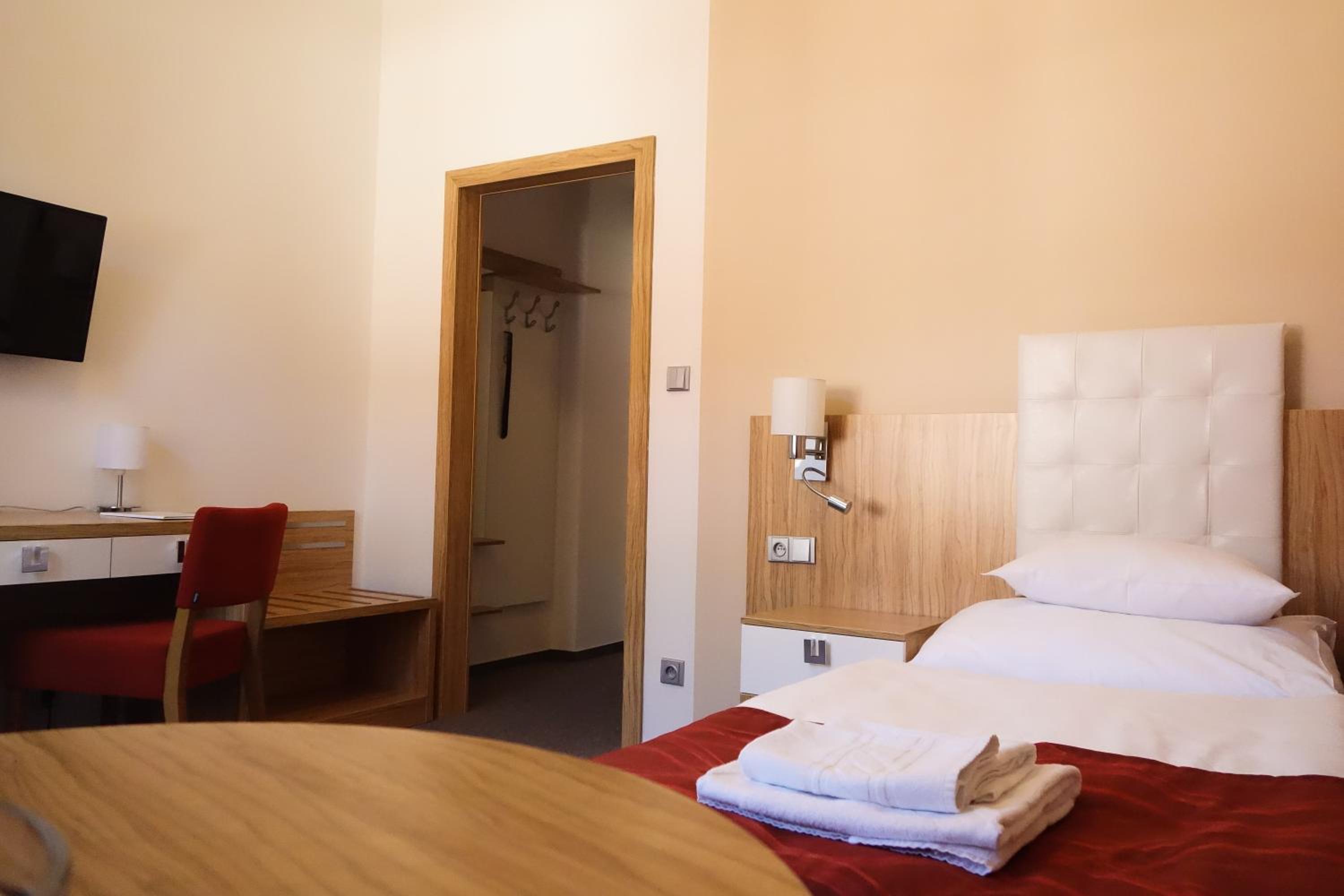 Single Room with Private Bathroom photo 2