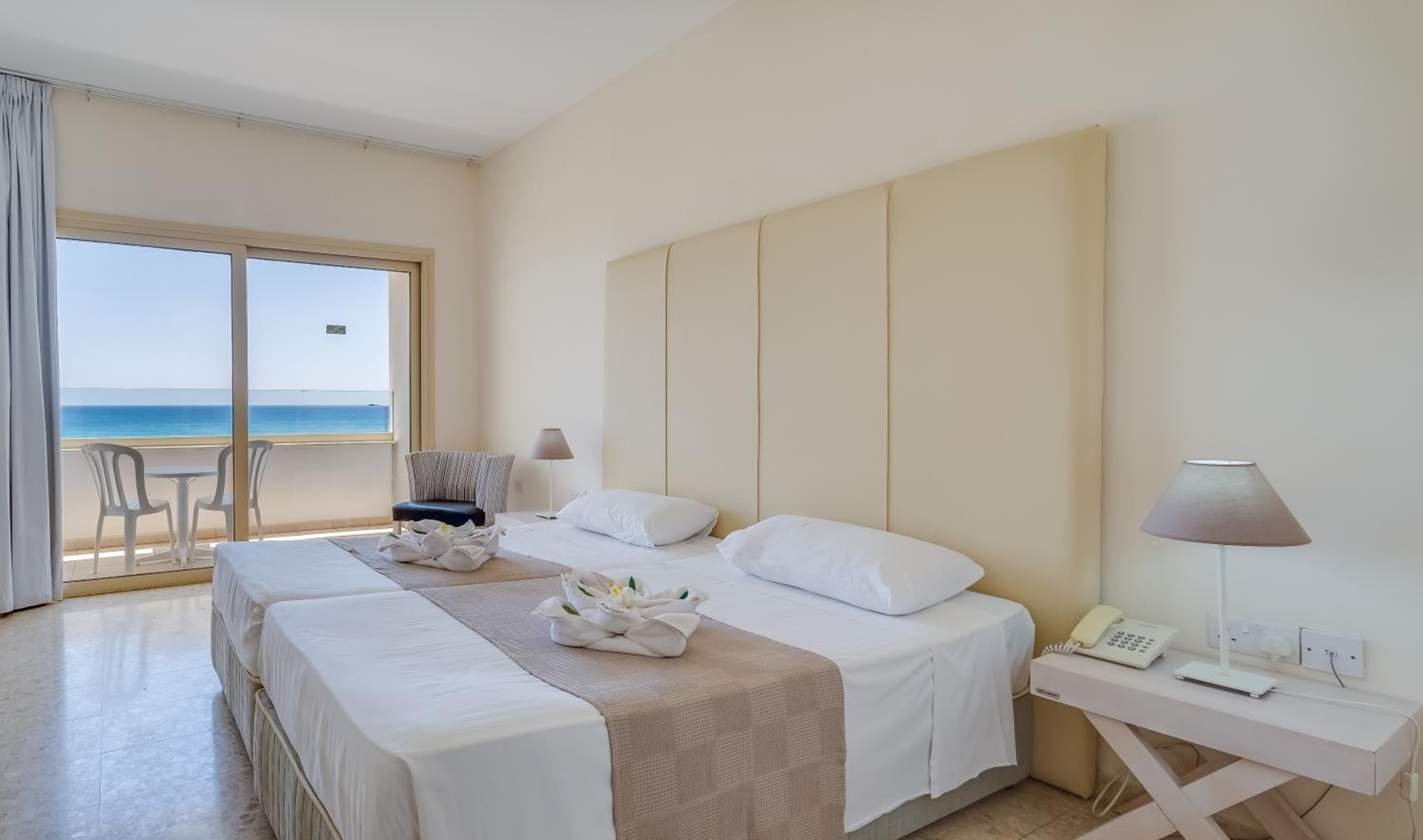 Family Room with Sea View photo 2