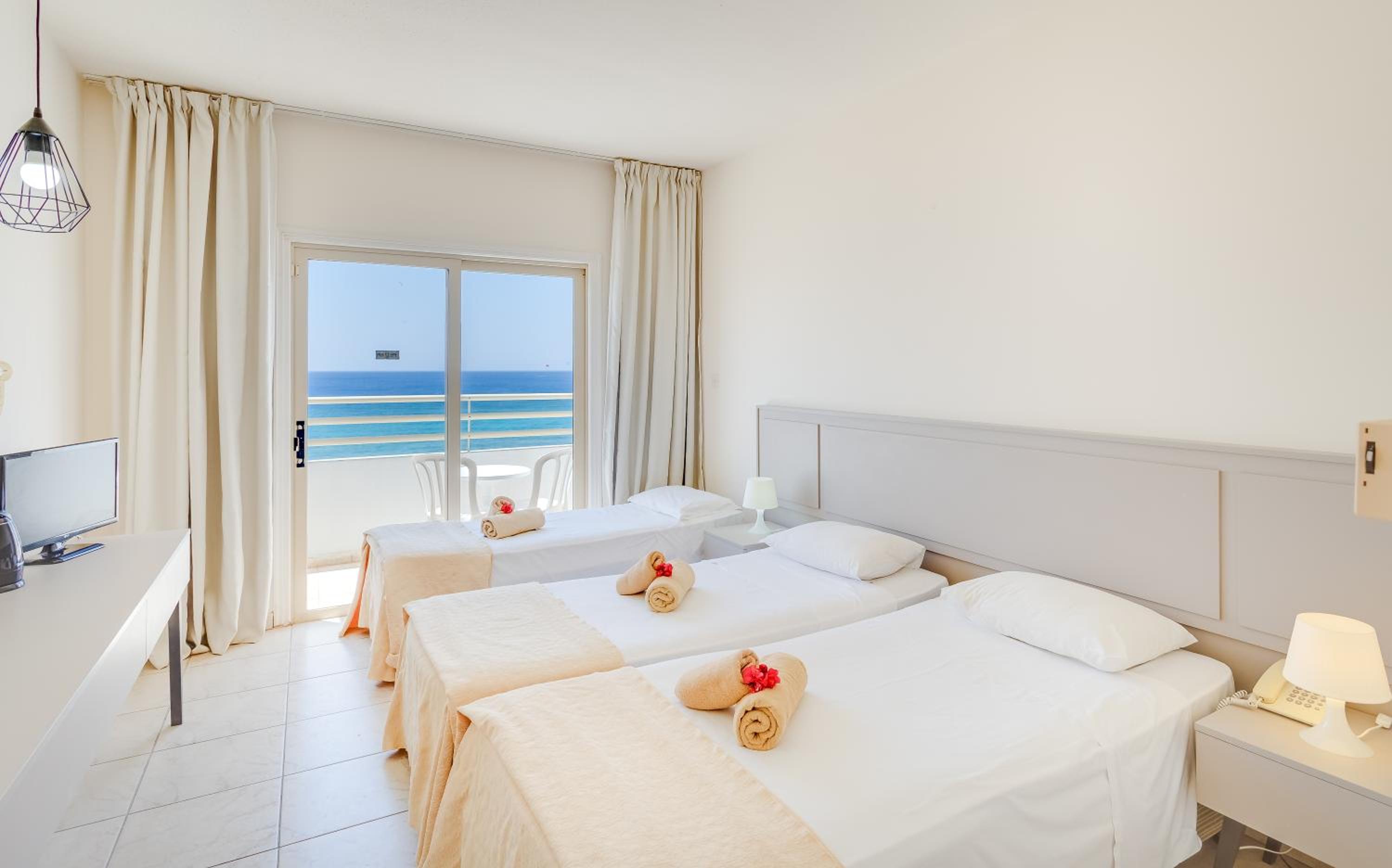 Family Room with Sea View photo 3
