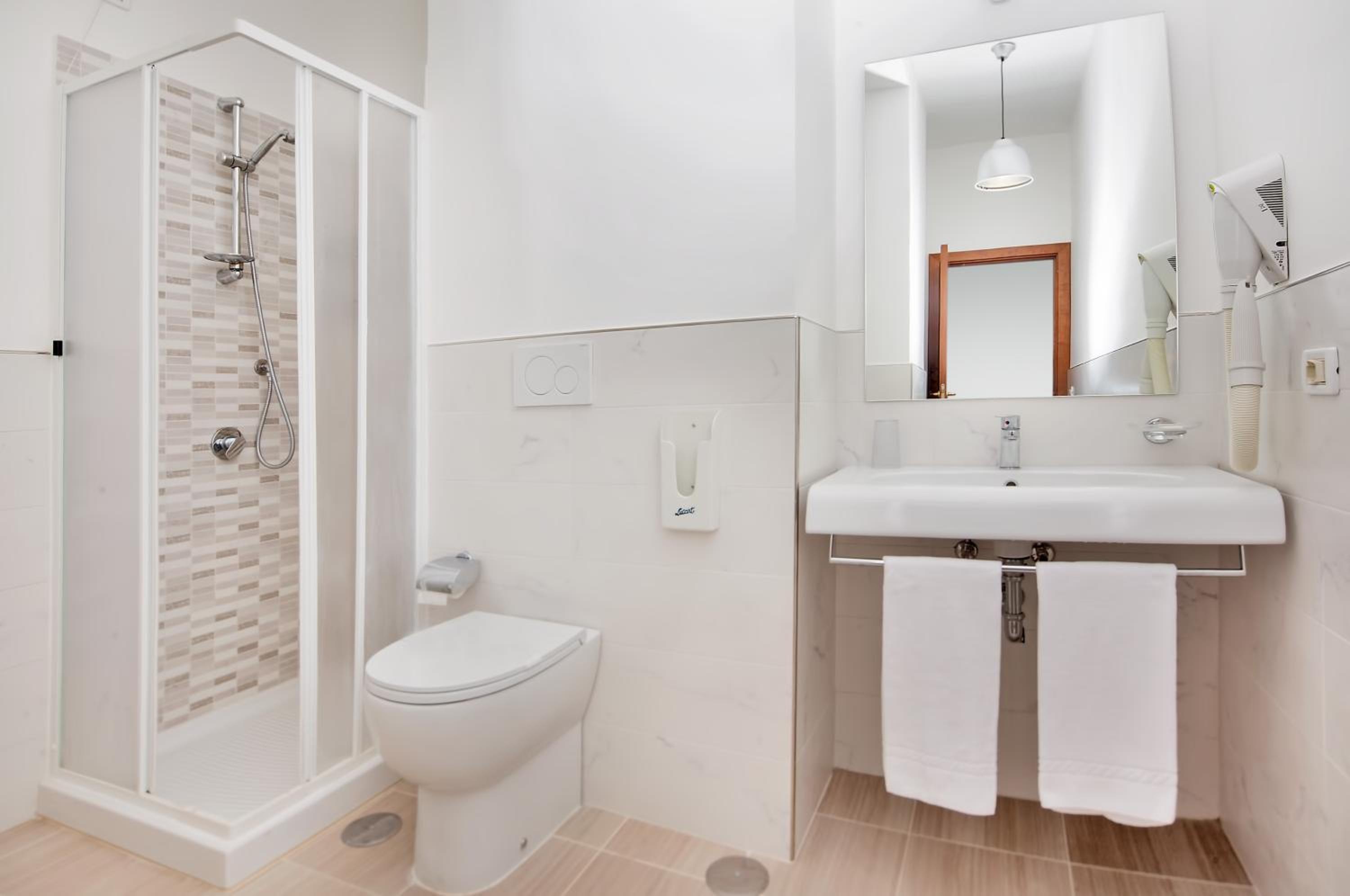 Superior Triple Room with Sea View - Photo 11