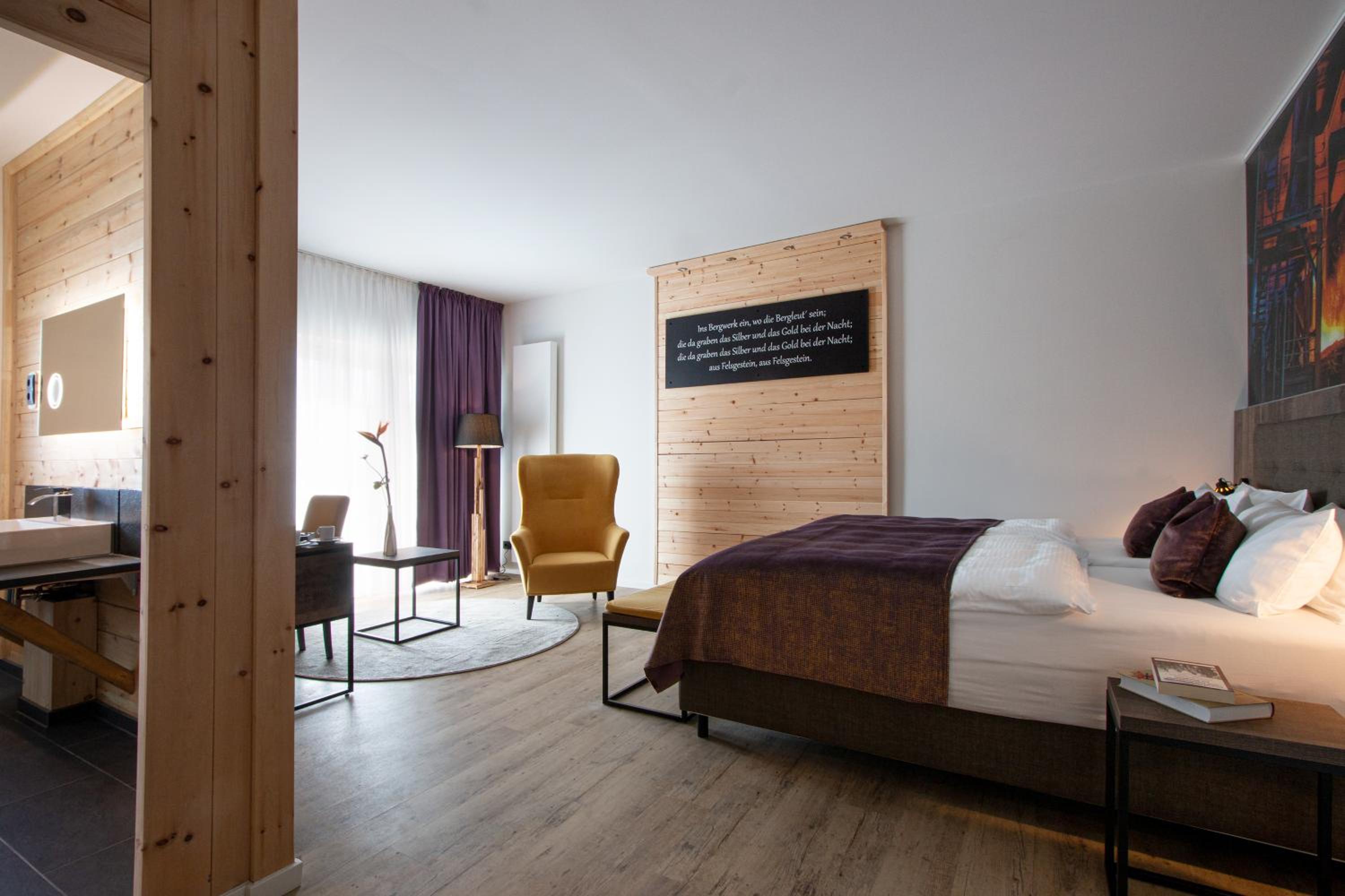 Deluxe Double Room with Balcony - Photo 6
