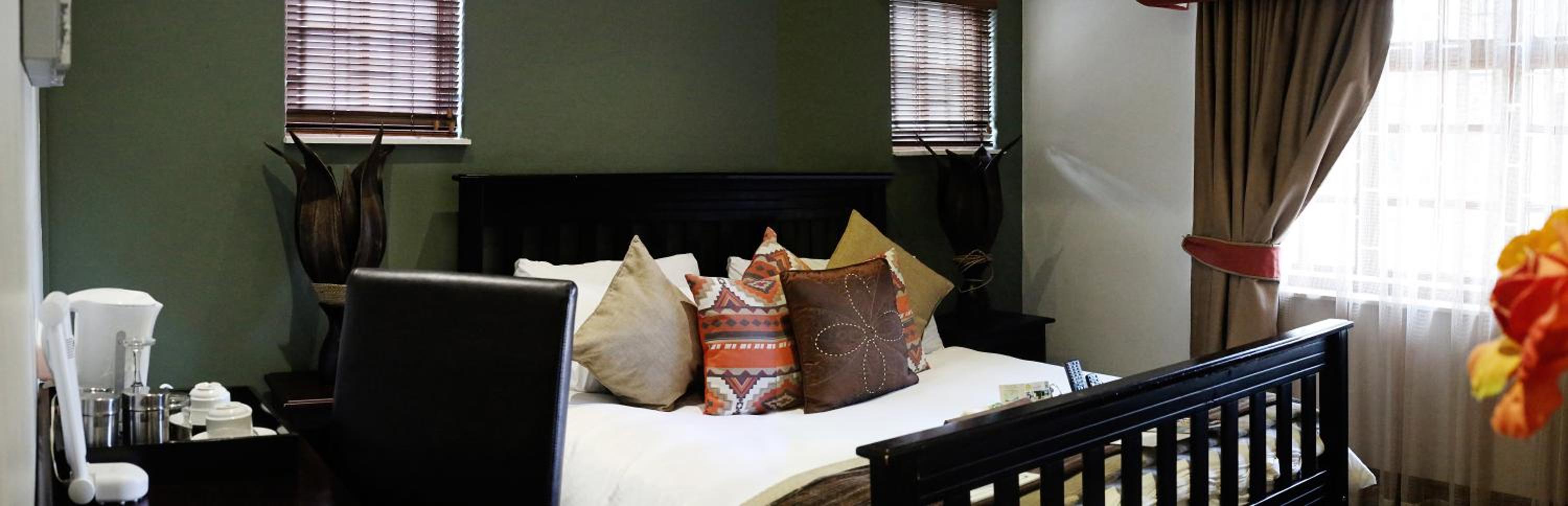 Deluxe Double Room with Shower - Photo 3