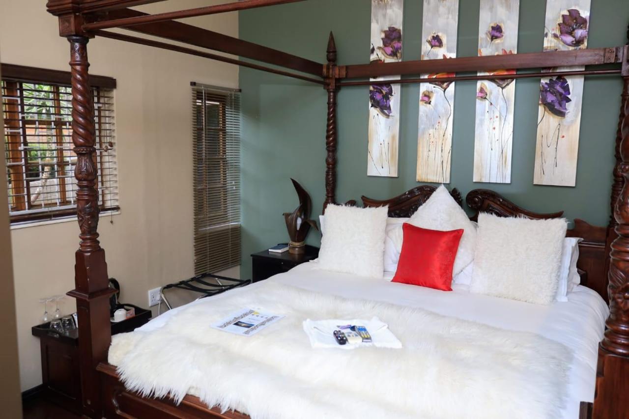 Double Room with Spa Bath - Photo 1