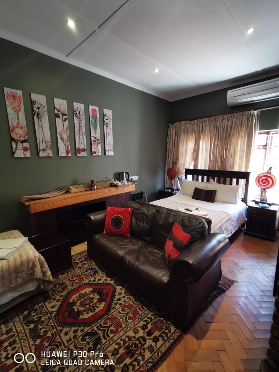 Family Room photo 3