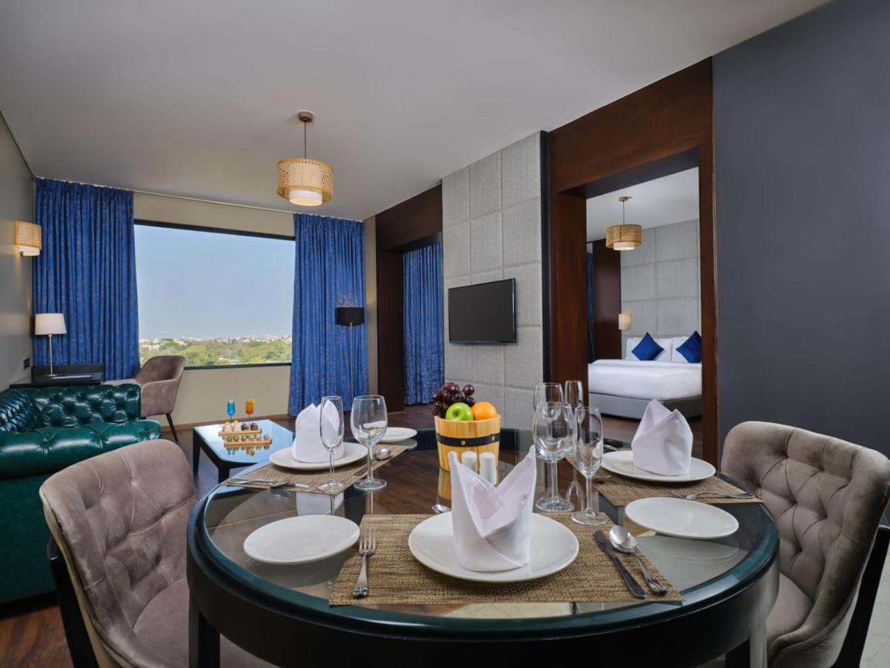 Deluxe Suite with a Bucket of Brewed Beverage - Photo 3