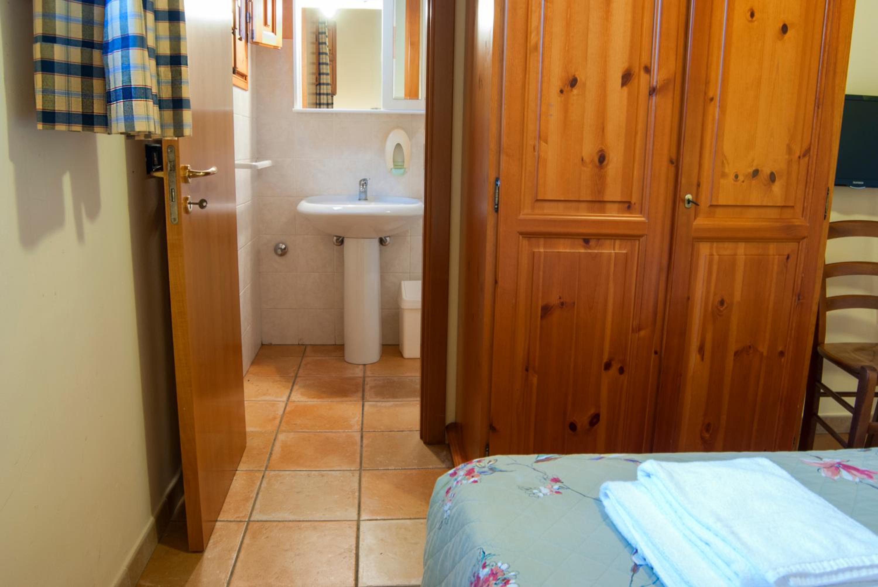 Double or Twin Room photo 3
