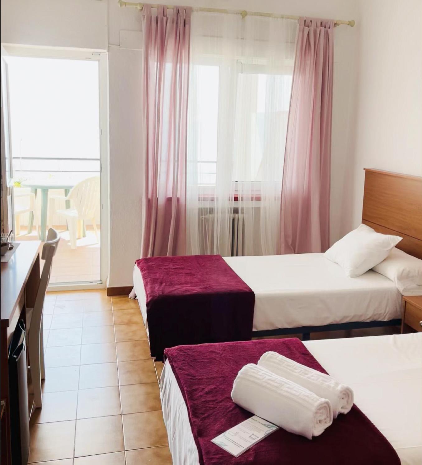 Superior Double Room with Sea View - Photo 8