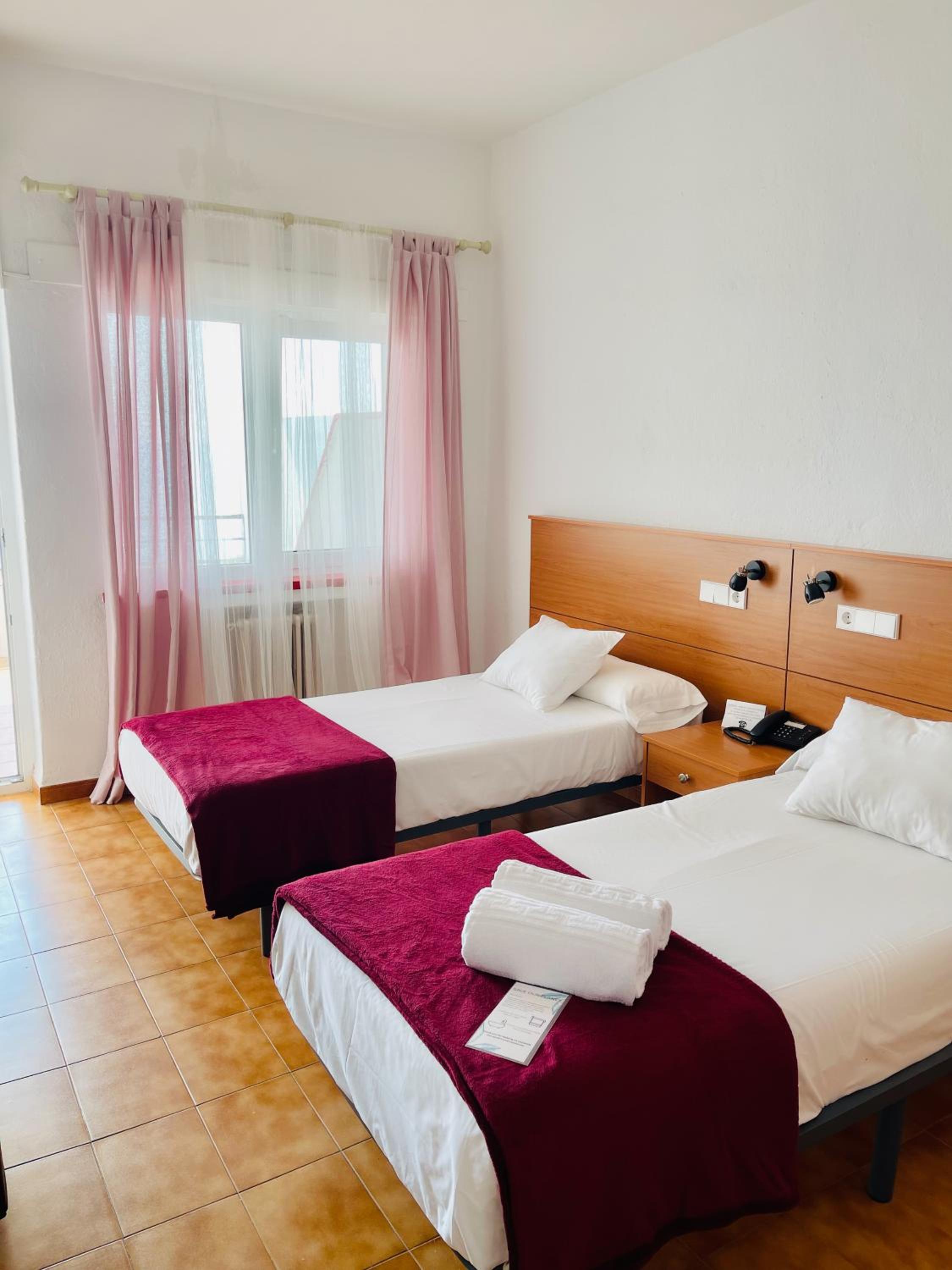 Superior Double Room with Sea View - Photo 7