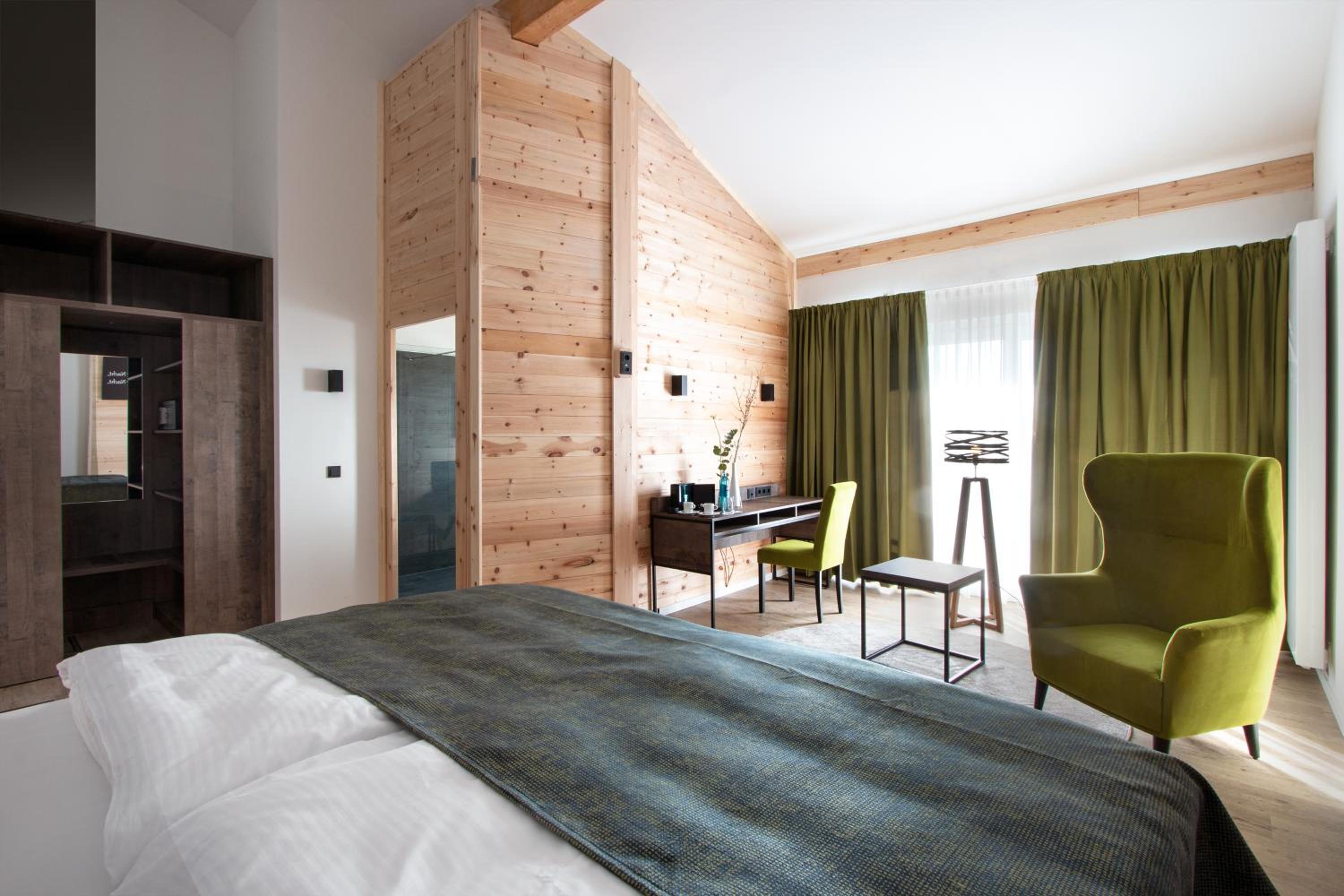 Deluxe Double Room with Balcony and Sea View - Photo 5